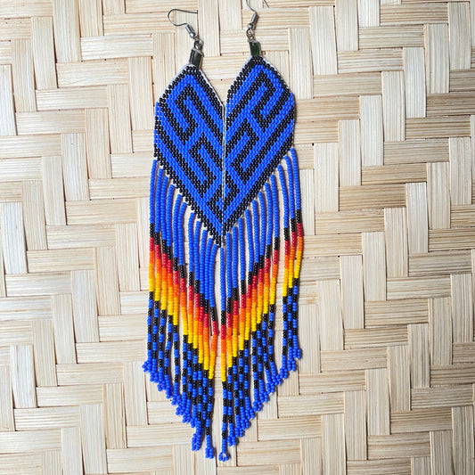 Boucles d'oreillesen perles de verre (Miçanga) - bleu et noir colimaçon - Ethnie Tapirapé