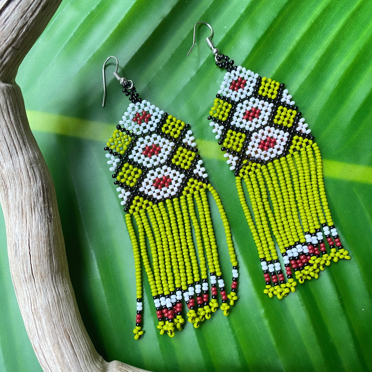 Boucles d'oreilles en perles de verre (miçanga) - Vert blanc et marron - Ethnie Wai Wai
