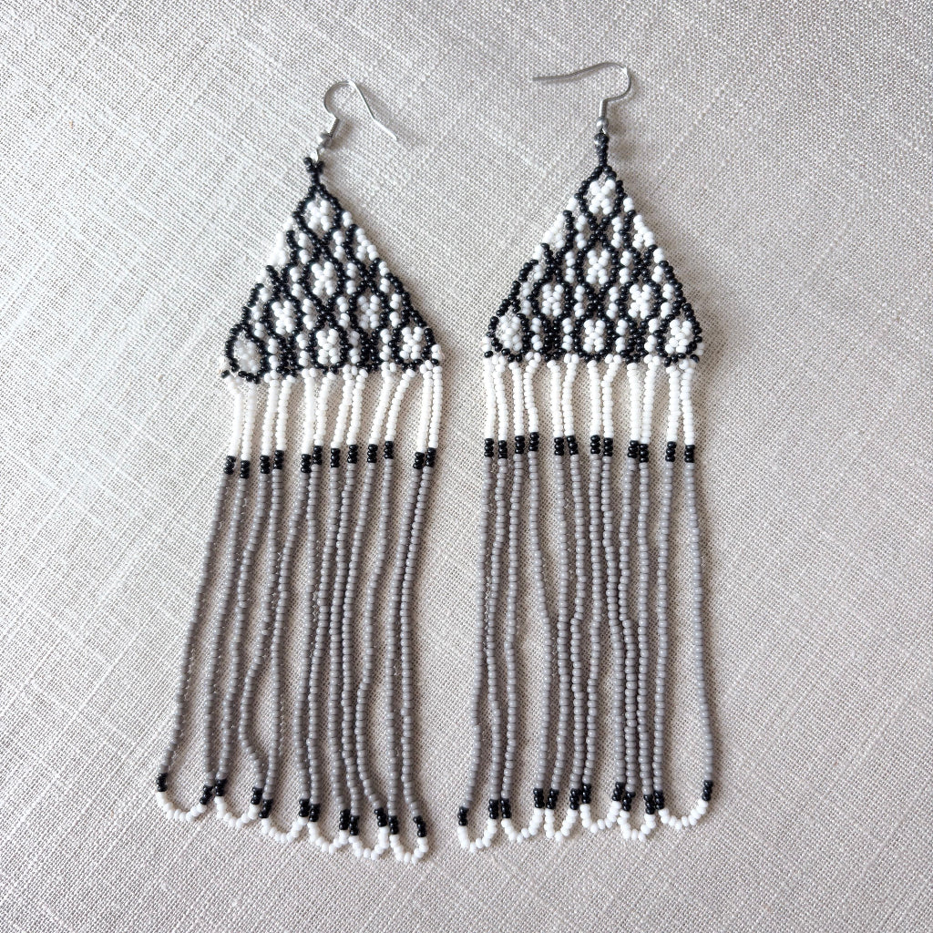 Boucles-oreilles-perles-verre-noir-blanc-gris-3