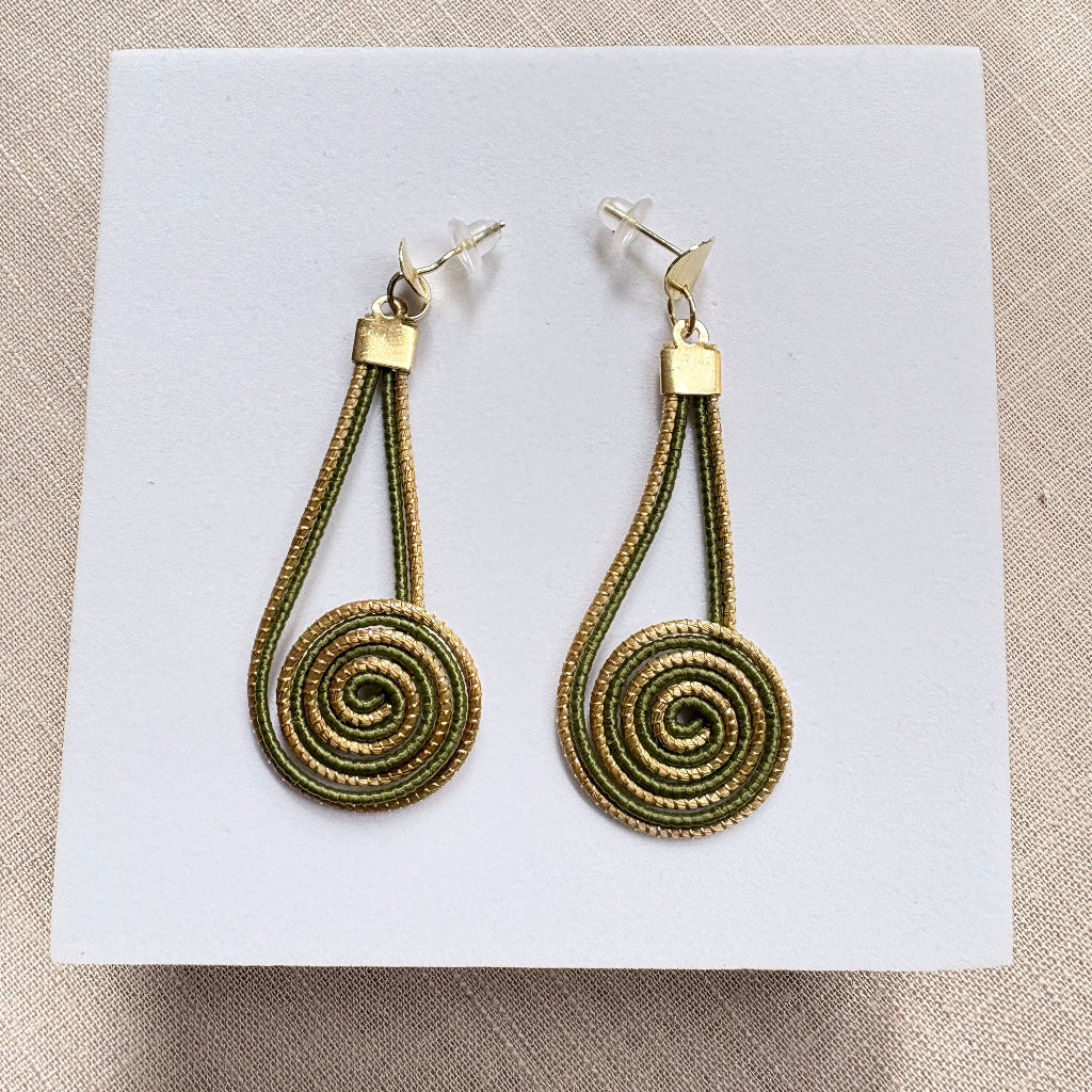 Boucles d'oreilles Capim Dourado et buriti vert spirale