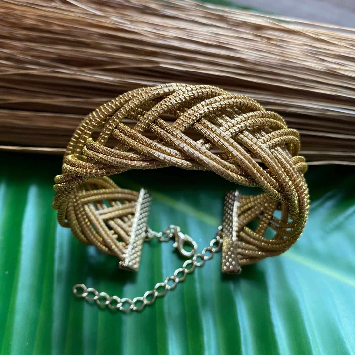Bracelet Capim Dourado entrelacé en V