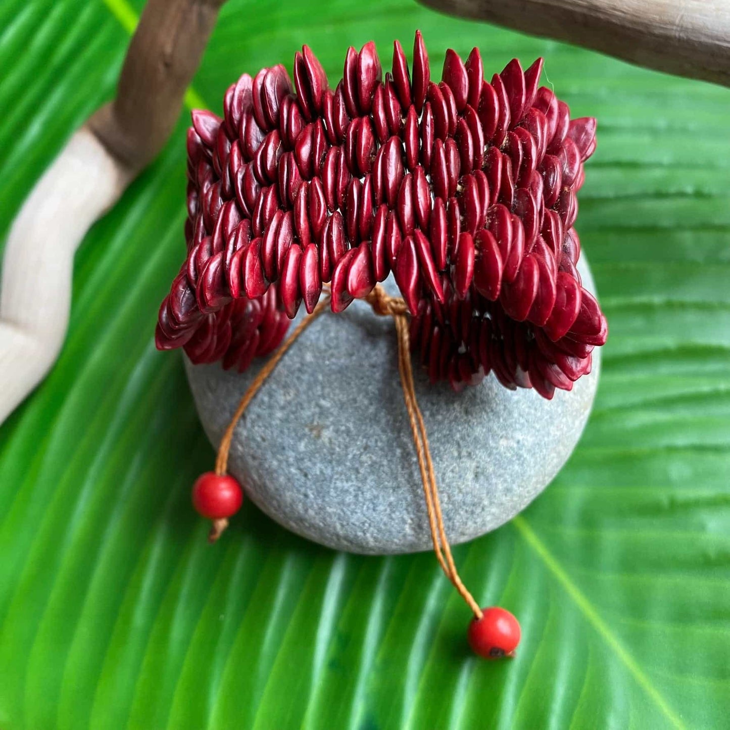 Bracelet de graines naturelles de jueirana rouge - Ethnie Pataxo
