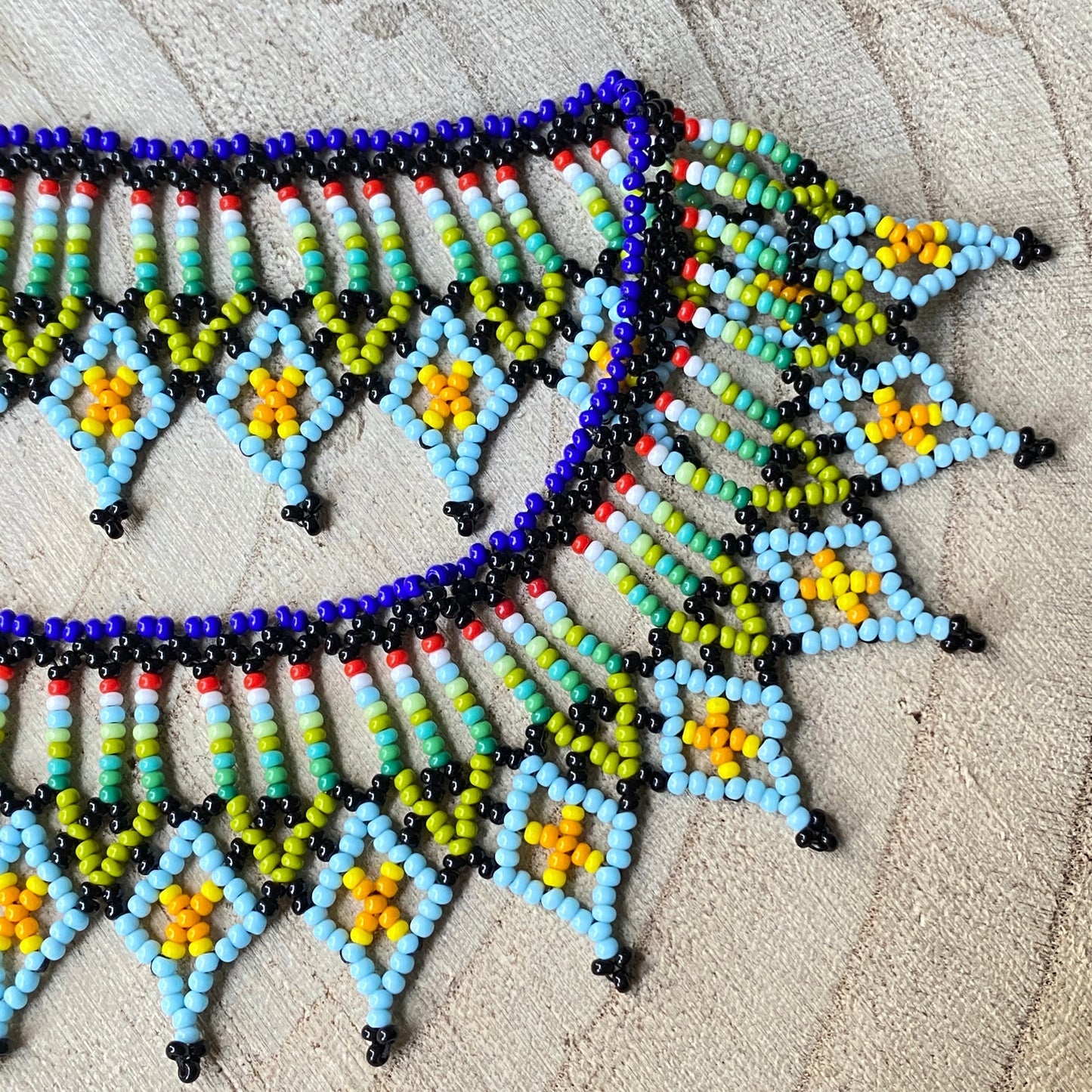 Collier Miçanga ras de cou - noir bleu et vert - Ethnie Kalapalo