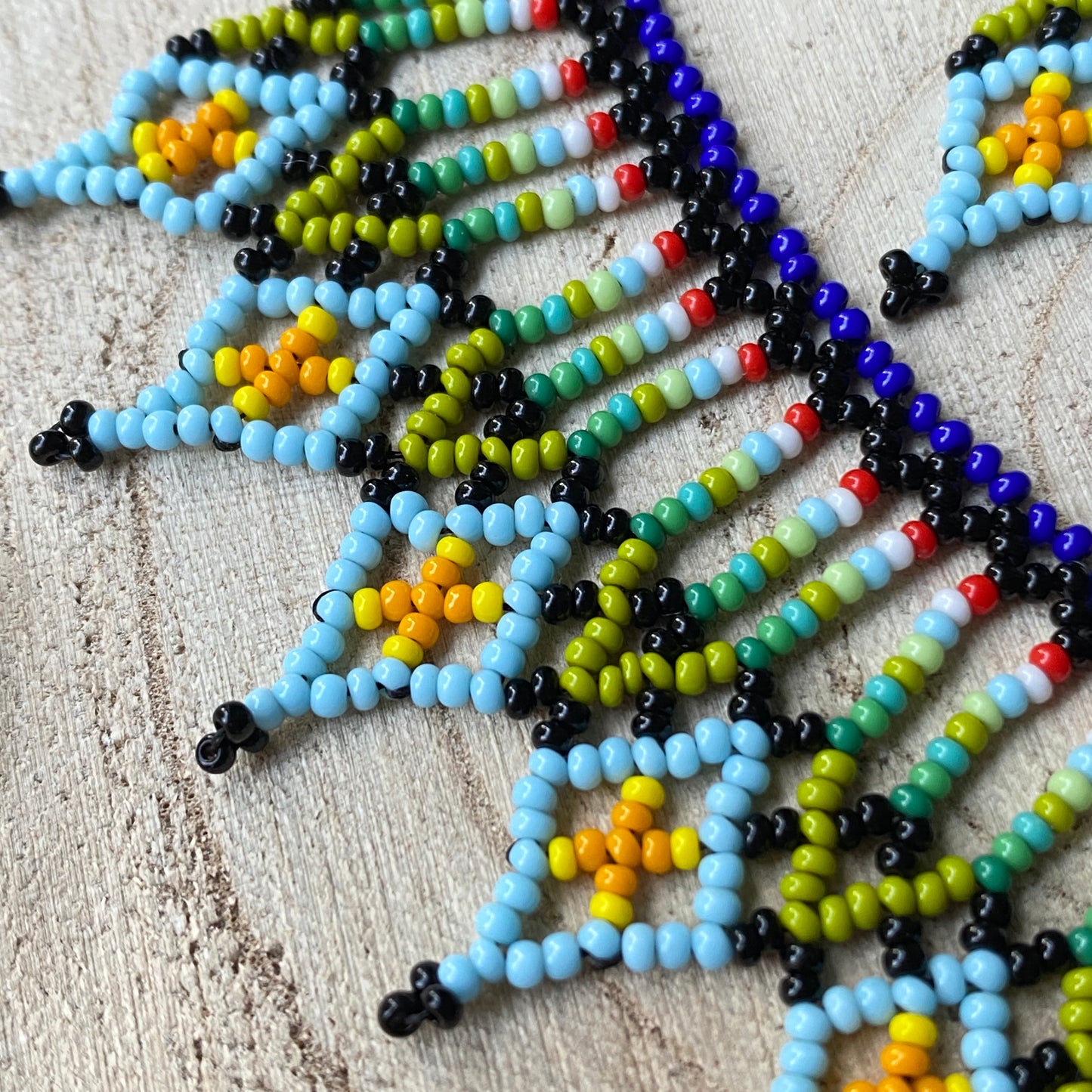 Collier Miçanga ras de cou - noir bleu et vert - Ethnie Kalapalo