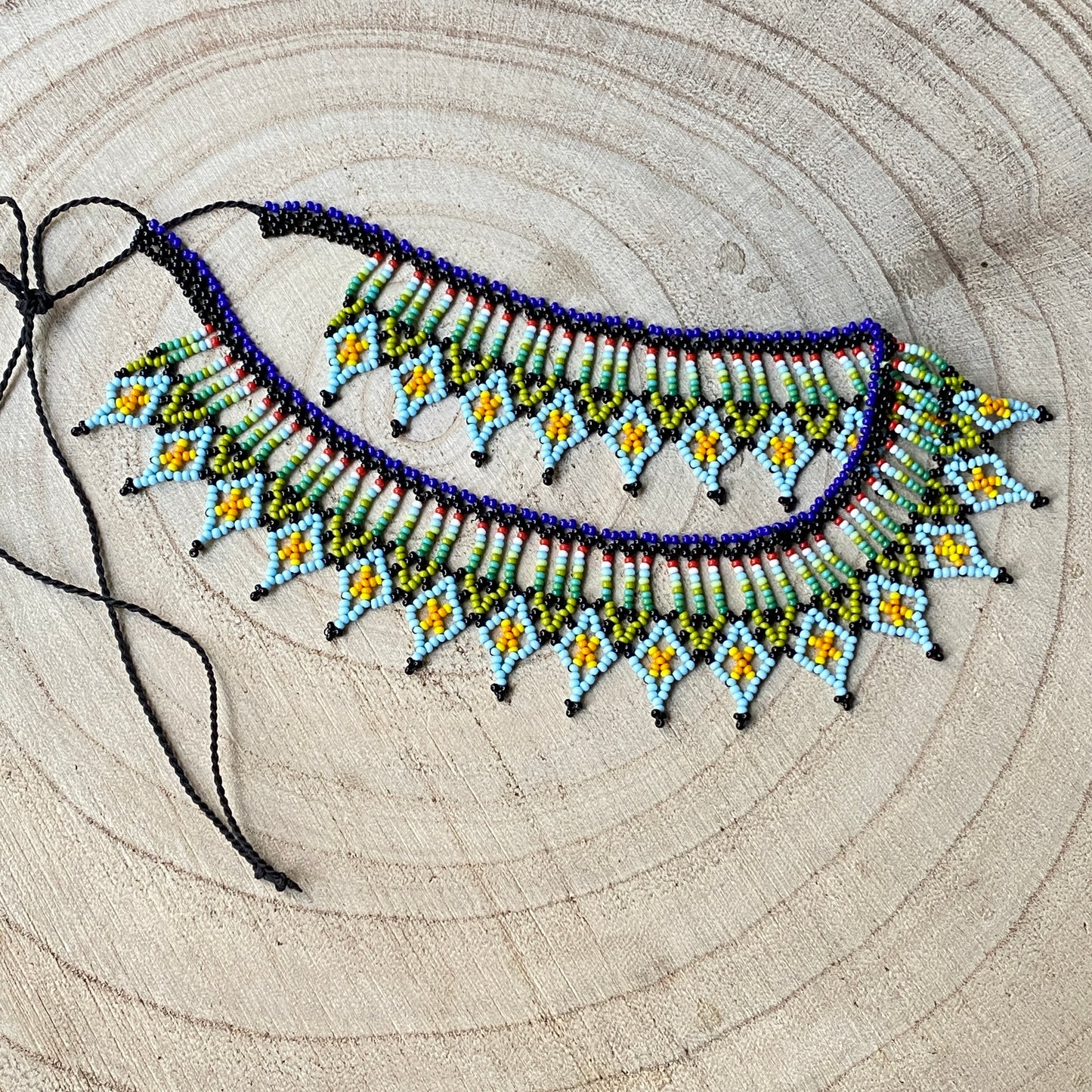 Collier Miçanga ras de cou - noir bleu et vert - Ethnie Kalapalo