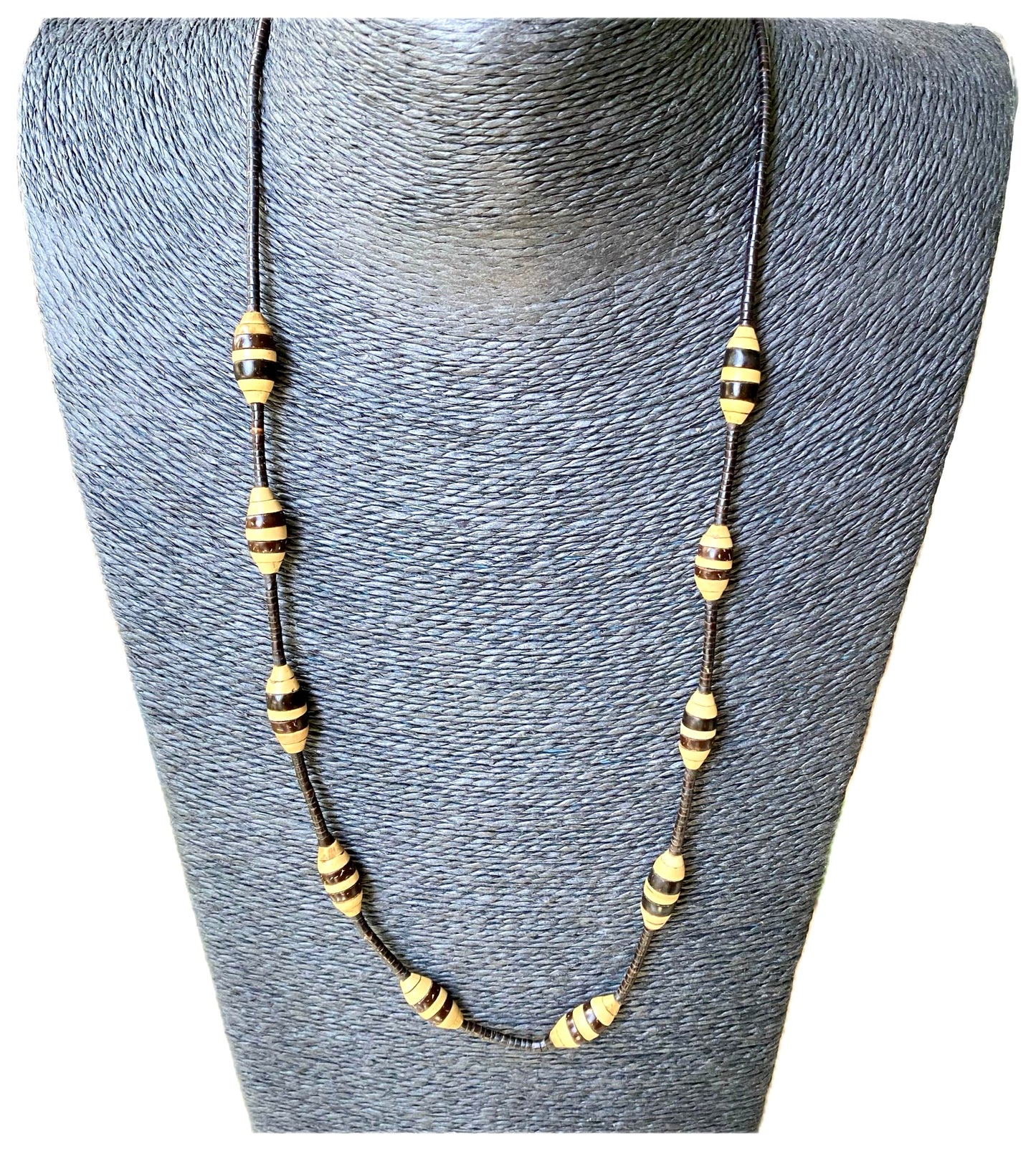 Collier de graines naturelles de jarina et tucumã - Ethnie Rikbaktsa