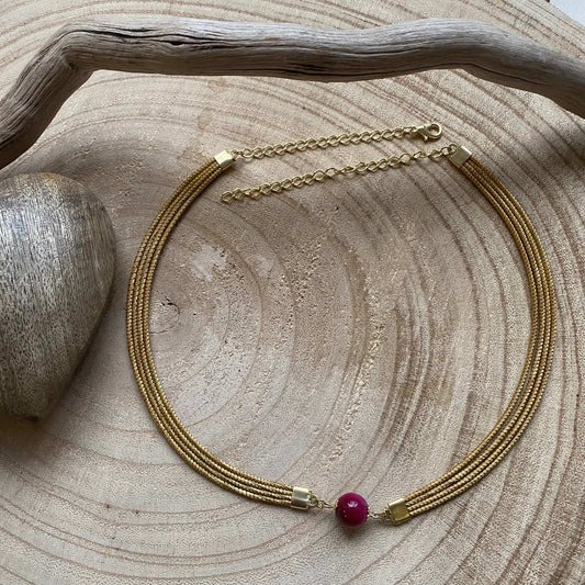 Collier Capim Dourado 4 lignes et pierre naturelle oeil de tigre rubis