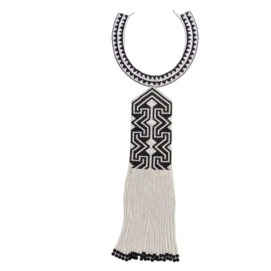 Collier cravate en perles de verre (Miçanga) - noir et blanc - Ethnie Kayapo
