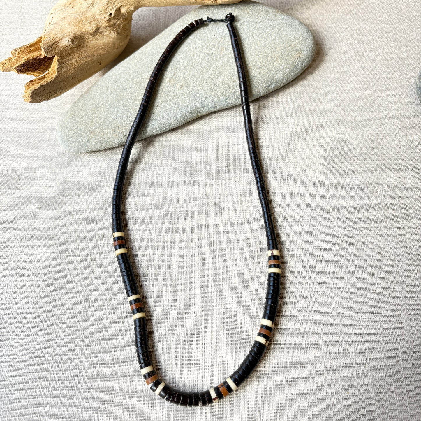 Parure collier et bracelet de graines naturelles de tucumã et jarina - Ethnie Apurina