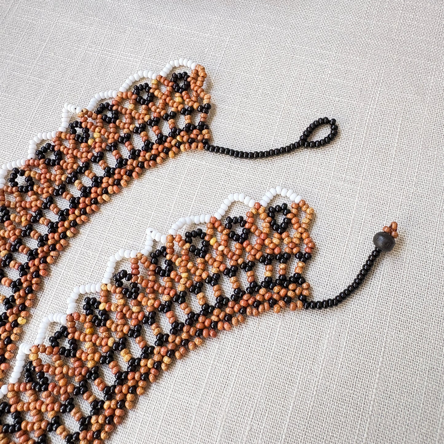 Collier Miçanga ras de cou marron noir blanc et beige - Ethnie Wai Wai