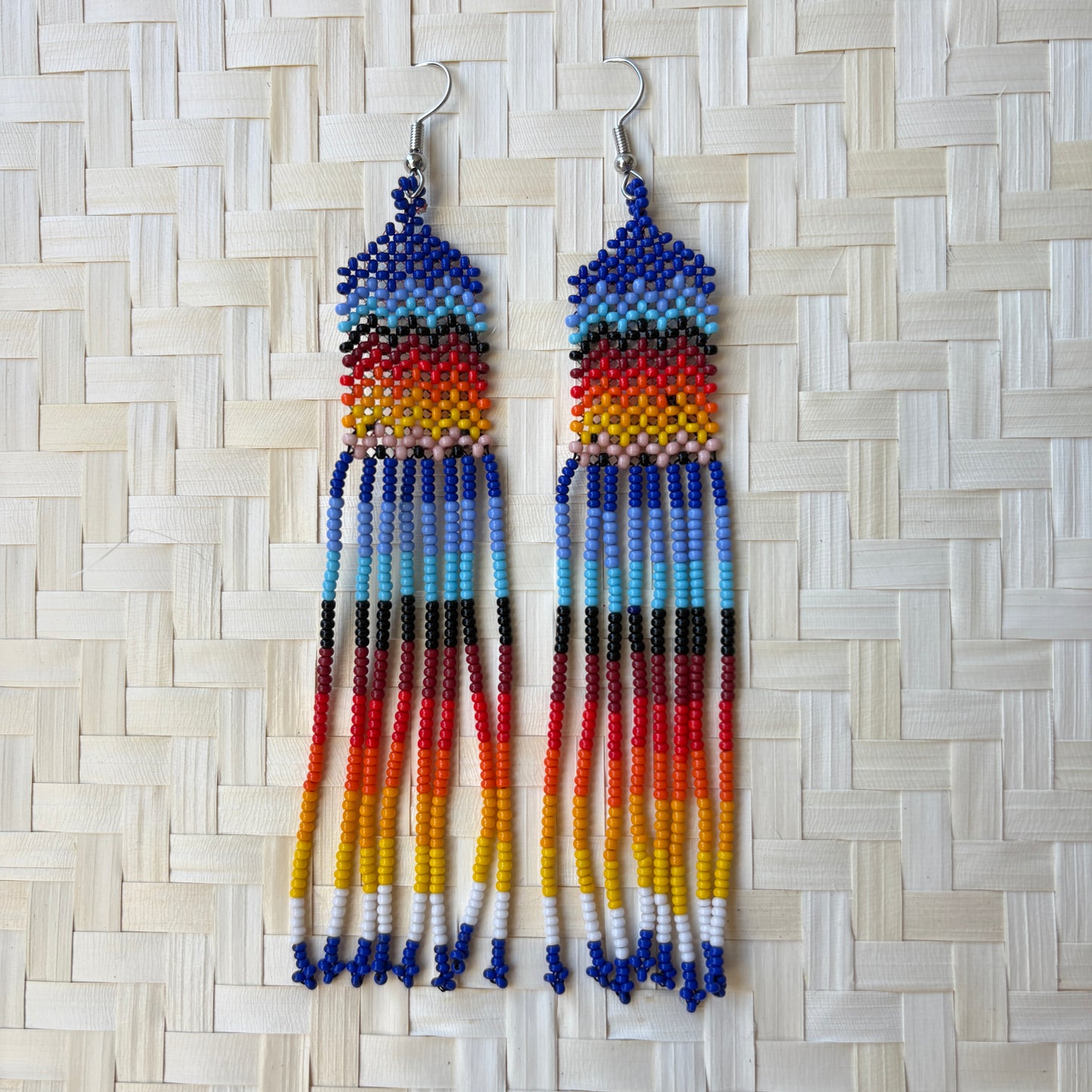 Boucles d'oreilles en perles de verre (miçanga) - lignes multicolores - Ethnie Wai Wai