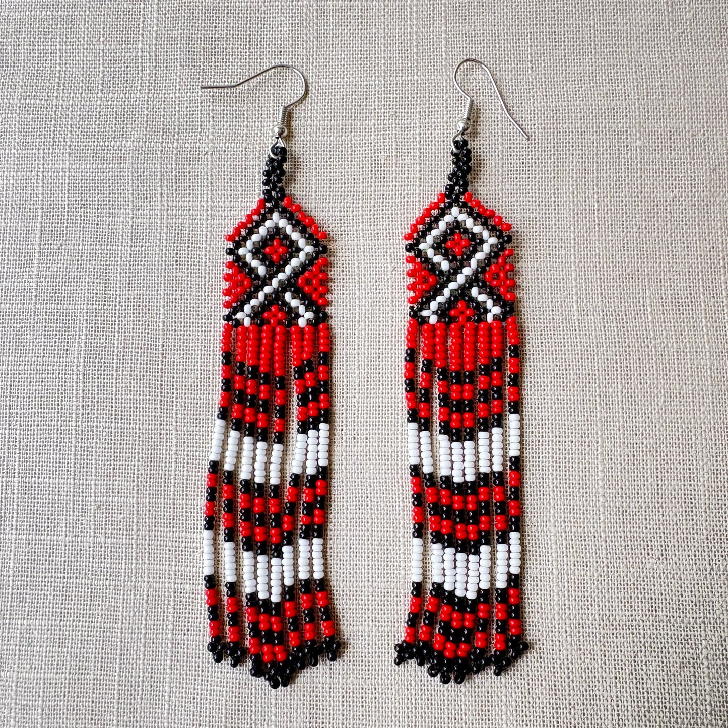 Boucles d'oreilles Miçanga - rouge noir et blanc - Ethnie Wai Wai