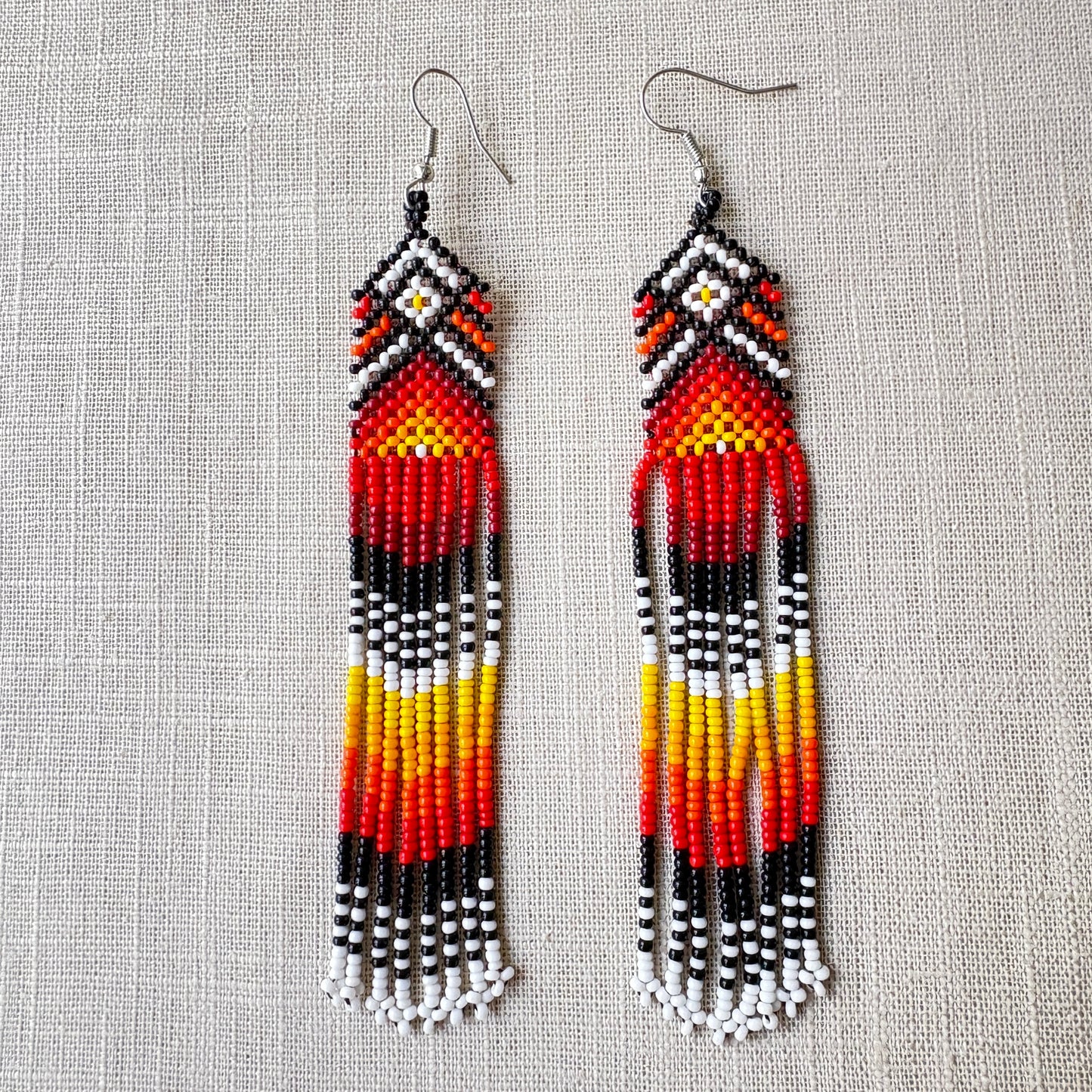 Boucles d'oreilles Miçanga - noir rouge et jaune losange blanc - Ethnie Wai Wai
