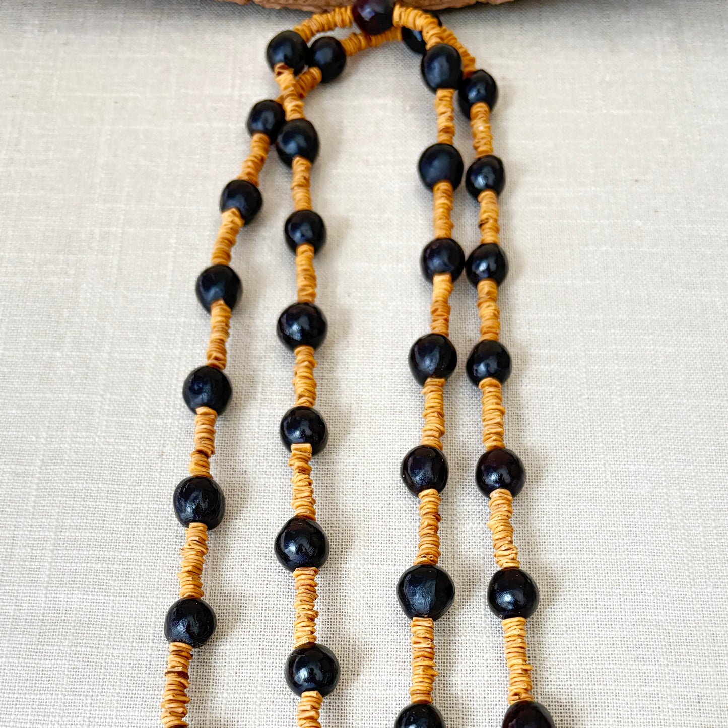 Collier de graines de morototo et saboneteira - Communauté Jamaraqua