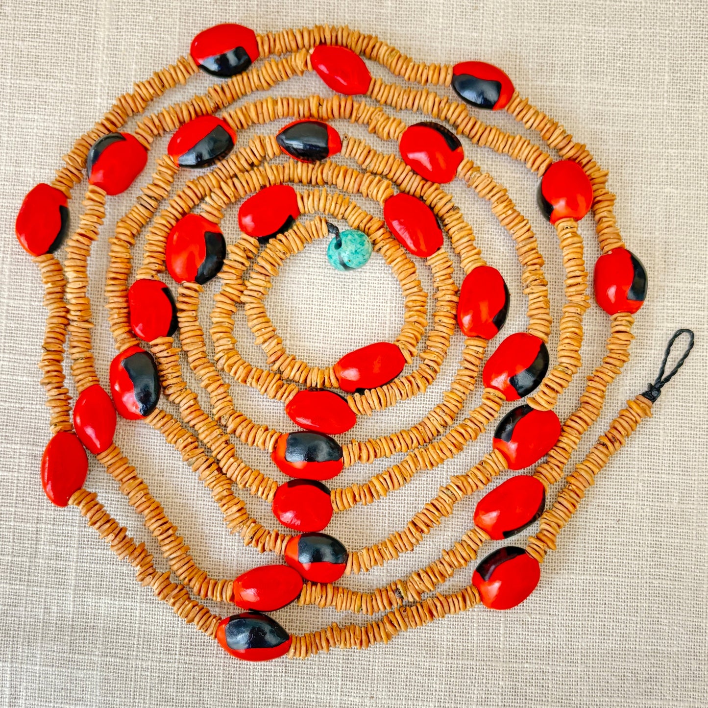 Collier de graines de morototo et tento rouge et noir - long - Communauté Jamaraqua
