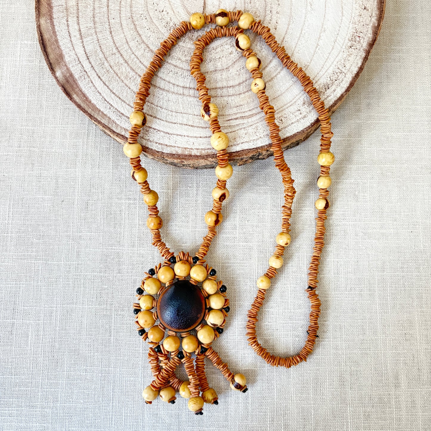Collier de graines de morototo, açai et olho de boi - Communauté Jamaraqua