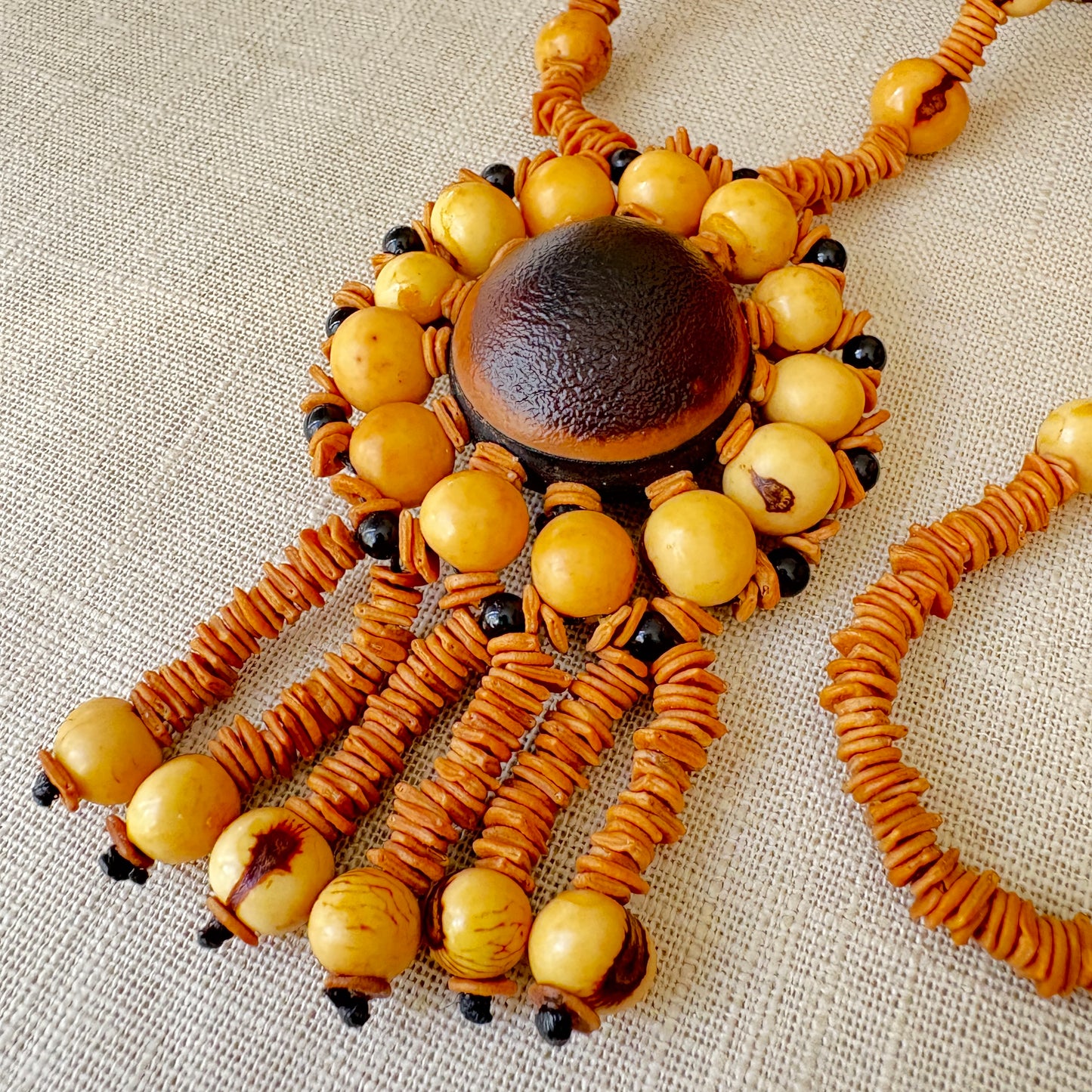 Collier de graines de morototo, açai et olho de boi - Communauté Jamaraqua