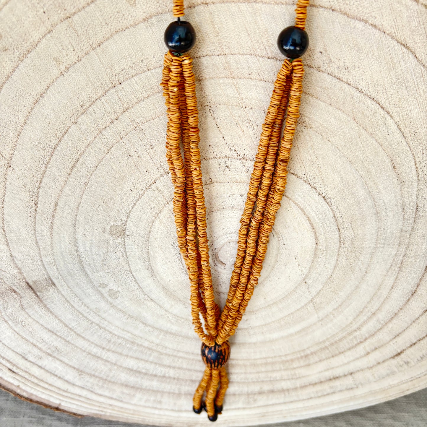 Collier de graines de morototo, saboneteira et paxiuba - Communauté Jamaraqua