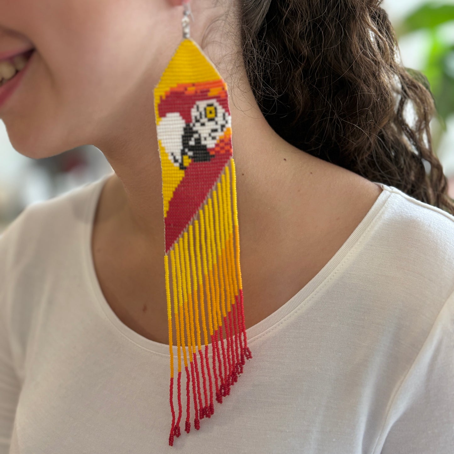 Boucles d'oreilles miçanga - Motif Ara rouge fond jaune - Ethnie Borari