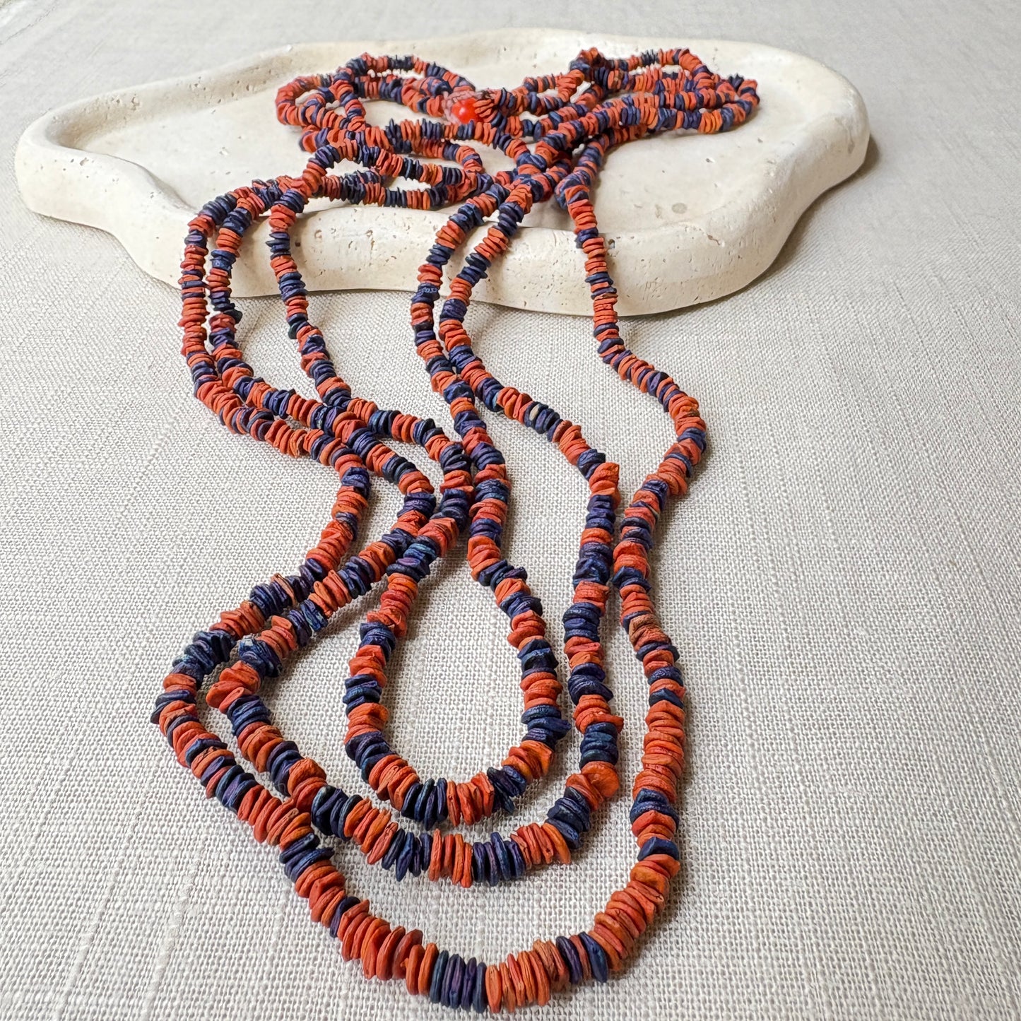 Collier de graines de morototo bicolores 3 lignes et fermeture açai orange - Communauté Jamaraqua