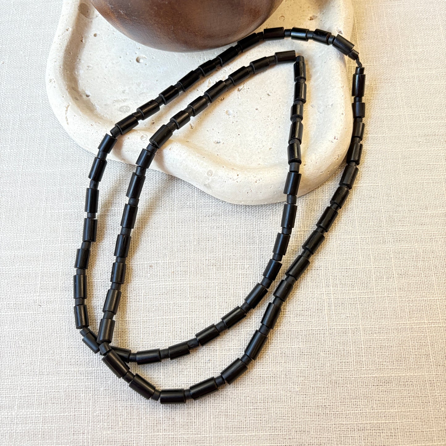 Collier de graines naturelles - tucuma et bois - Ethnie Marubo