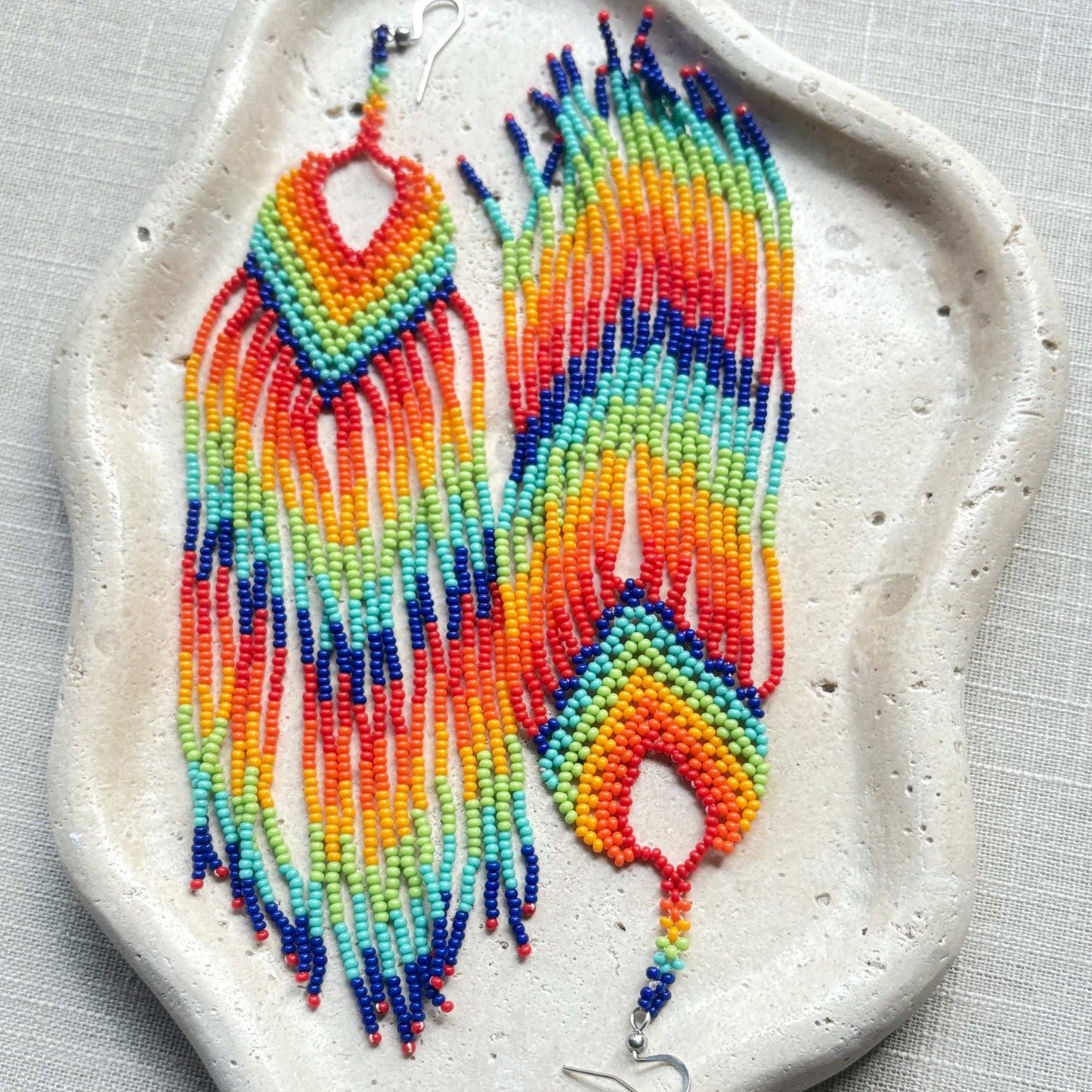 Boucles d'oreilles en perles de verre (Miçanga) - Multicolores arc en ciel à franges - Ethnie Borari