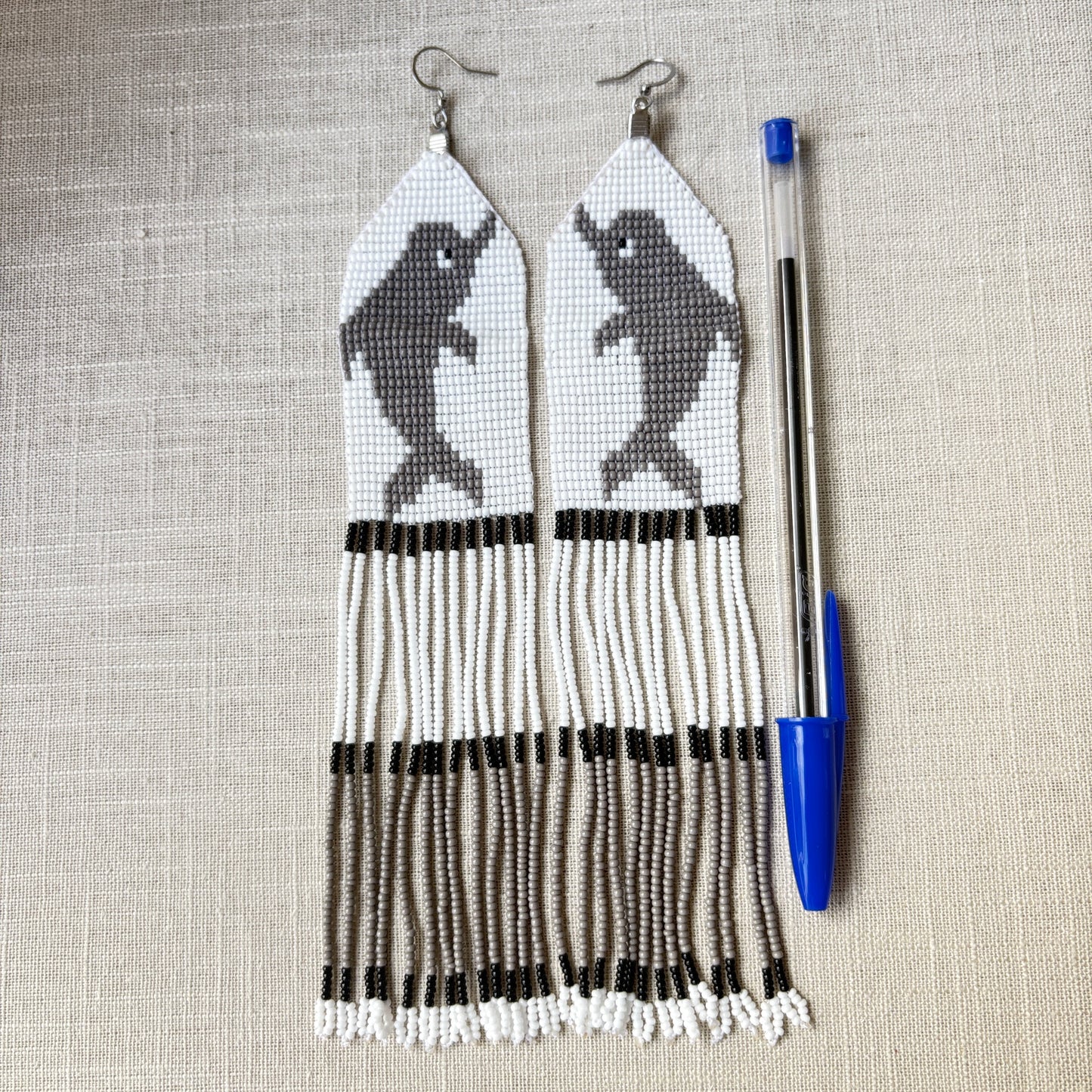 Boucles d'oreilles en perles de verre (Miçanga) - Dauphin gris - Ethnie Borari