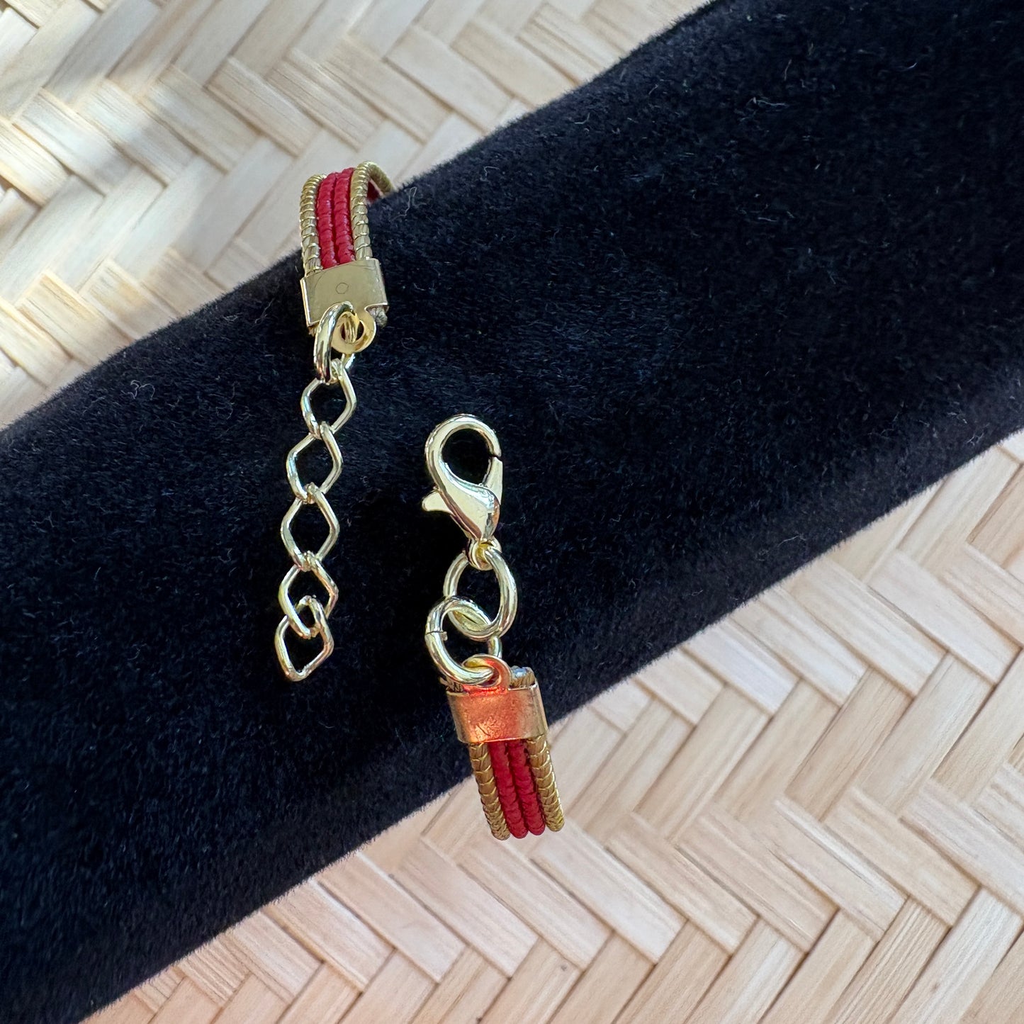 Bracelet Capim Dourado tressé en huit - fibre buriti rouge