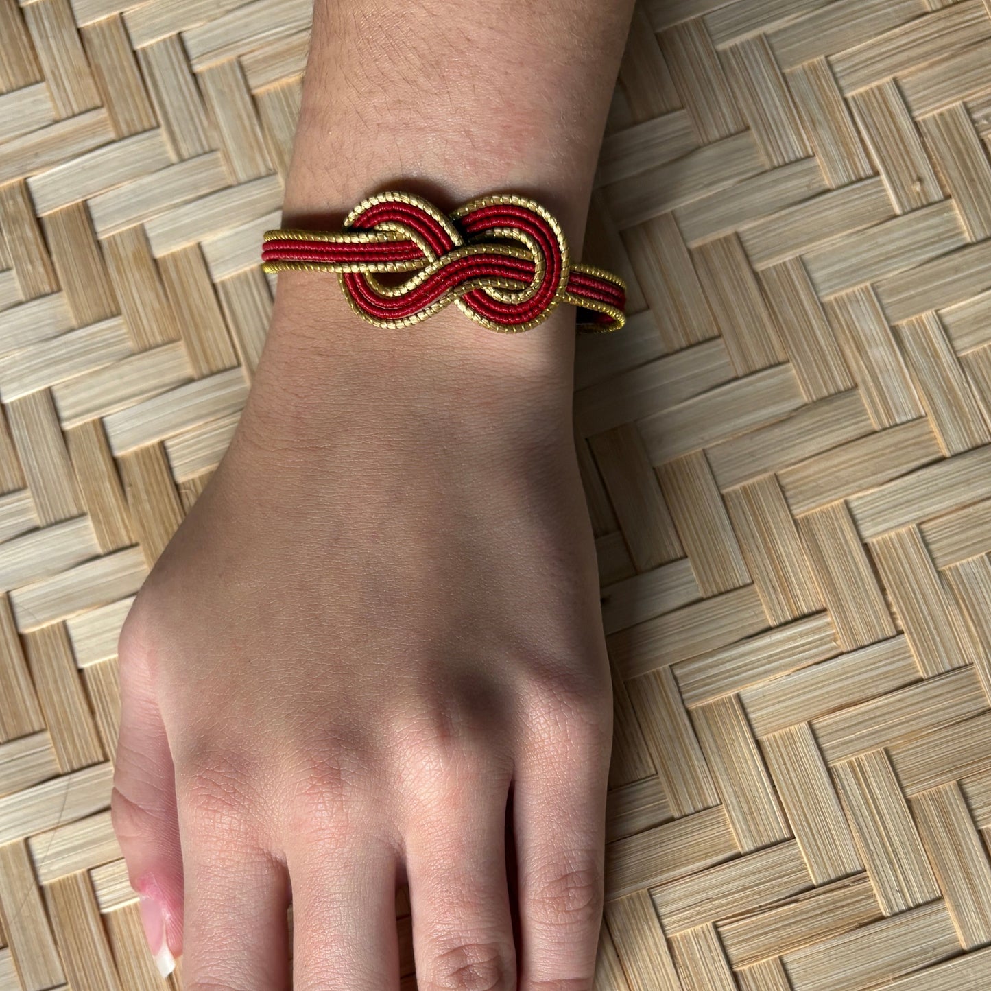 Bracelet Capim Dourado tressé en huit - fibre buriti rouge