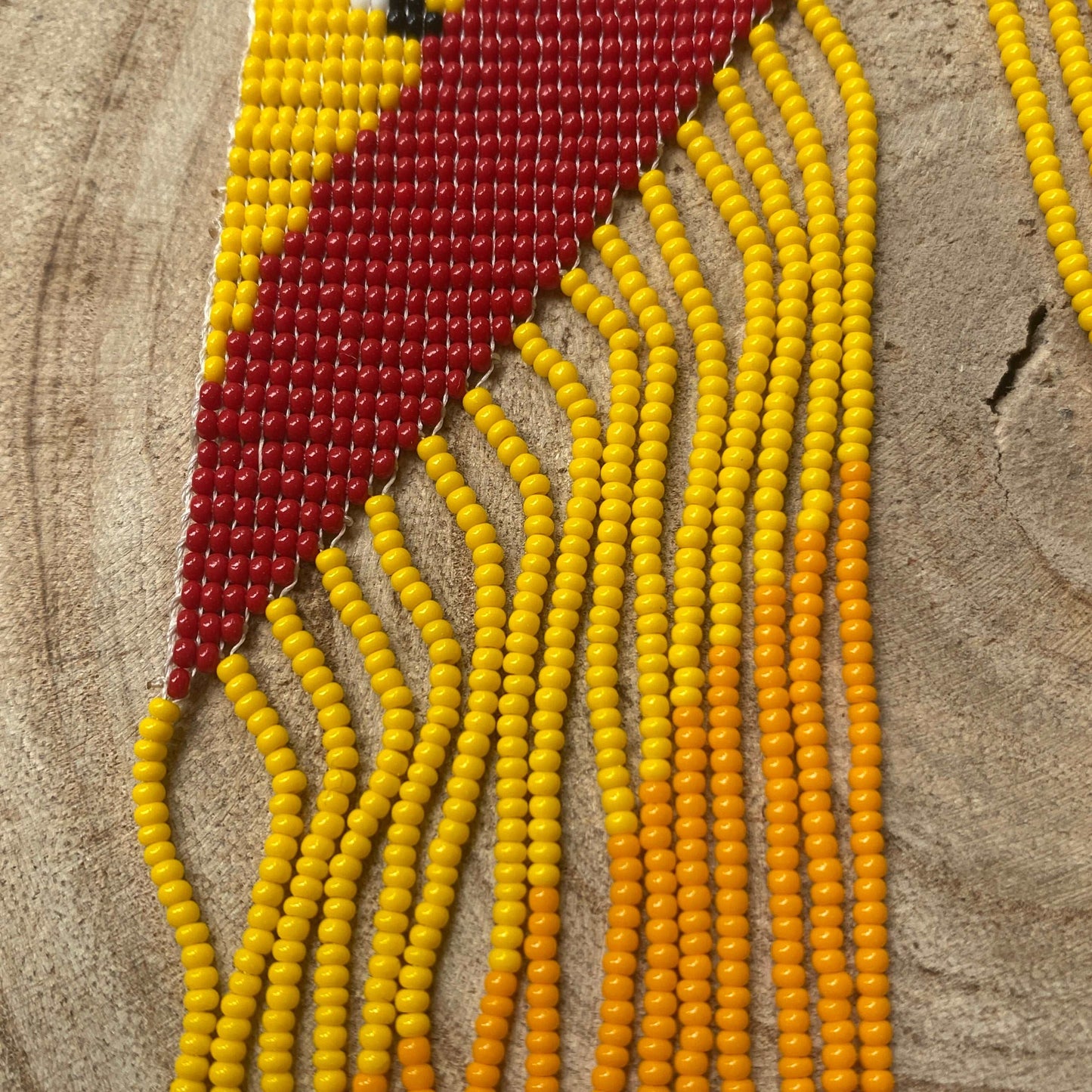 Boucles d'oreilles miçanga - Motif Ara rouge fond jaune - Ethnie Borari