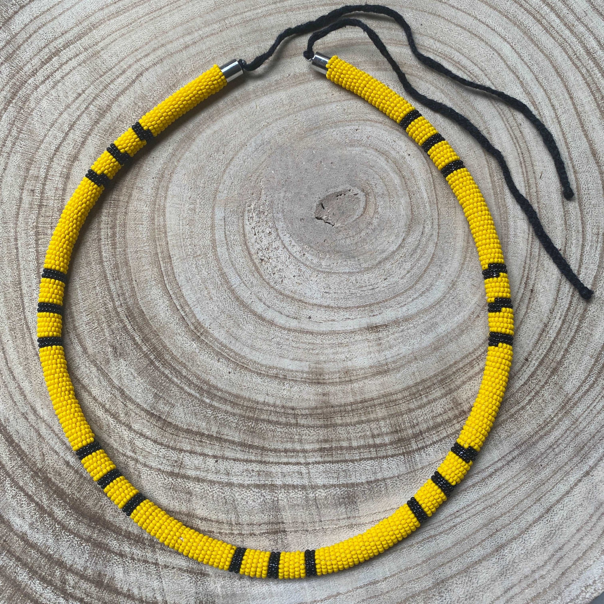 Collier corail miçanga jaune et noir - Ethnie Borari