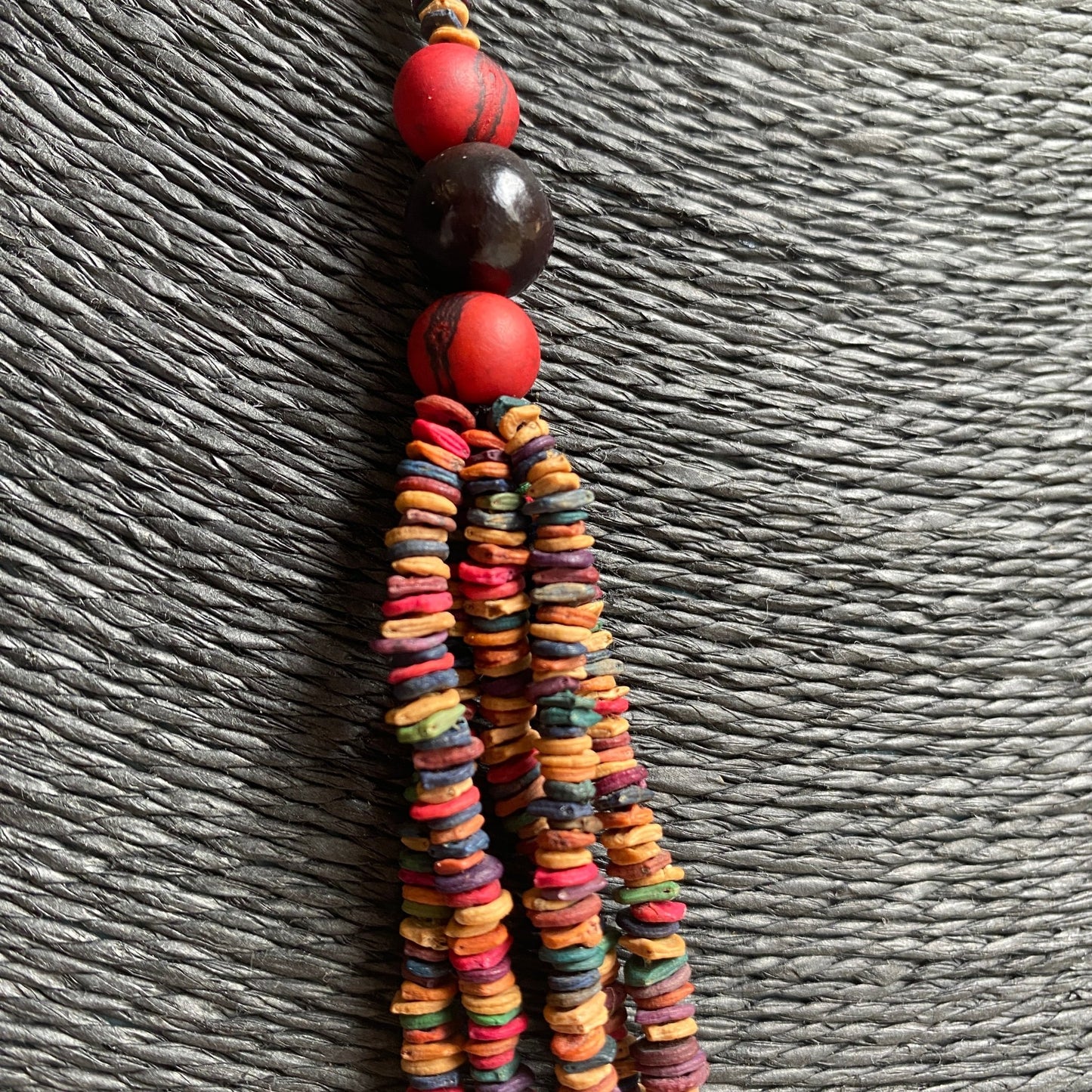 Collier graines morototo multicolores et 3 graines açai et saboneteira
