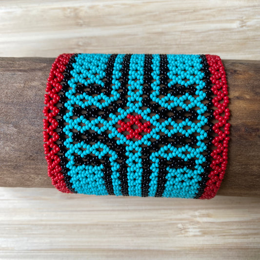 Bracelet en perles de verre (Miçanga) - bleu et noir bord rouge - Ethnie Kamayura