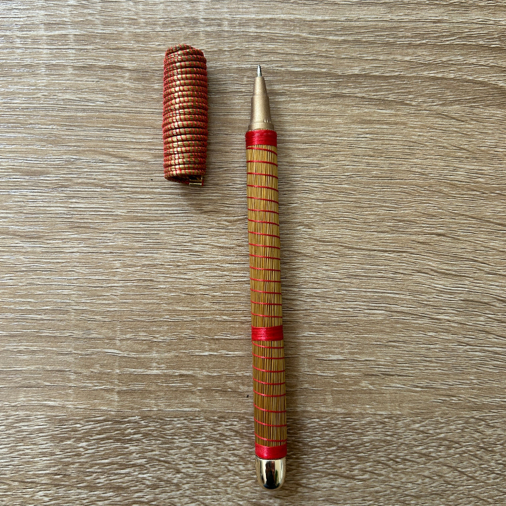 Stylo-Capim-Dourado-Premium-Filetage-trilobe-rouge-1