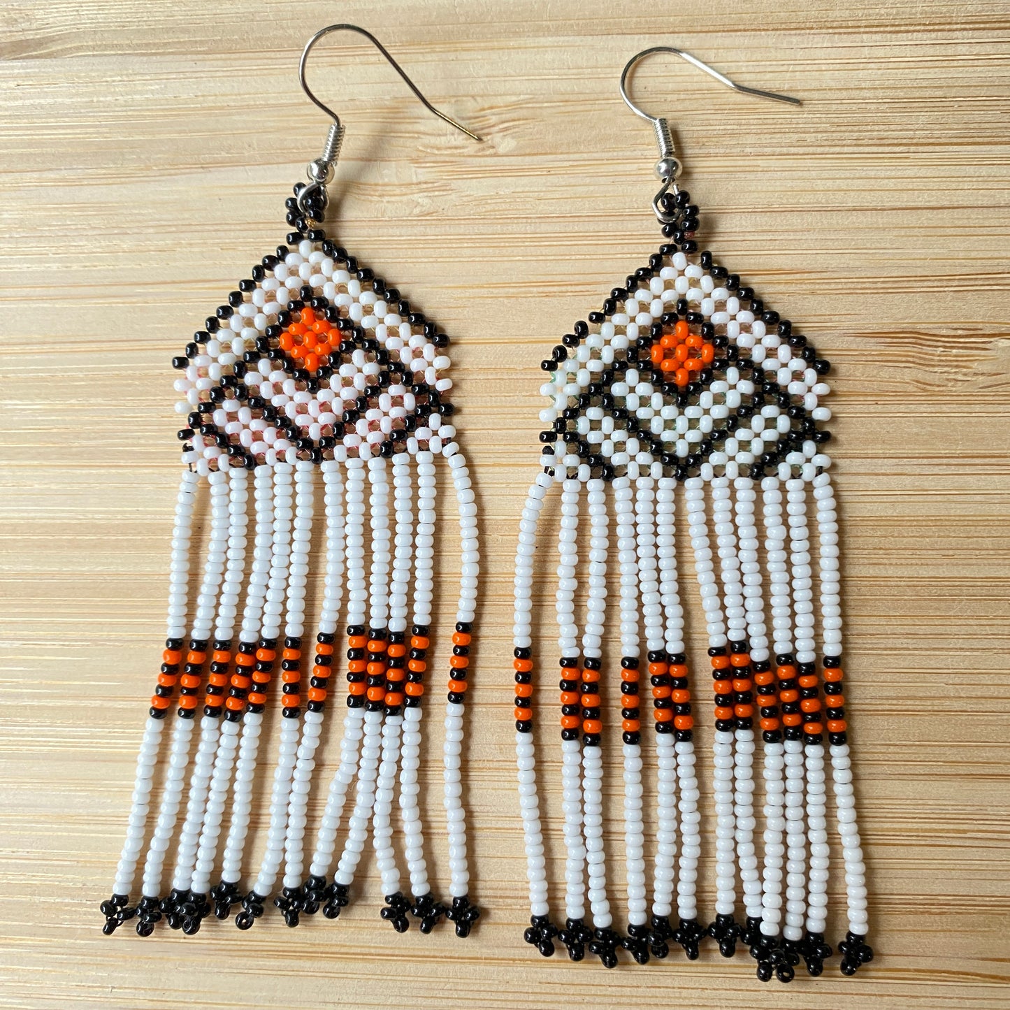 Boucles d'oreilles Miçanga - Blanc noir et orange - Ethnie Wai Wai