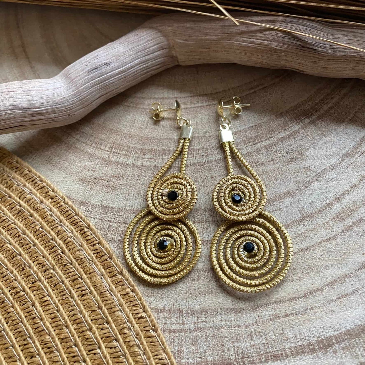 Boucles d'oreilles Capim Dourado 2 mandalas cristal noir superposés Boucles d'oreilles Artisan local travaillant le Capim Dourado dans l'état du Tocantins au centre-est du Brésil