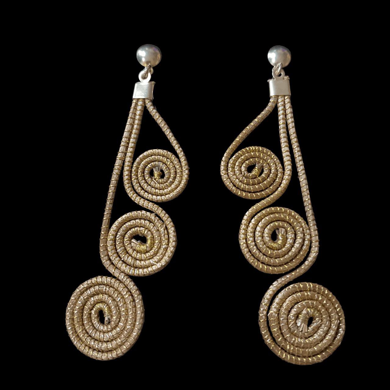 Boucles d'oreilles Capim Dourado 3 mandalas alignés Boucles d'oreilles Artisan local travaillant le Capim Dourado dans l'état du Tocantins au centre-est du Brésil