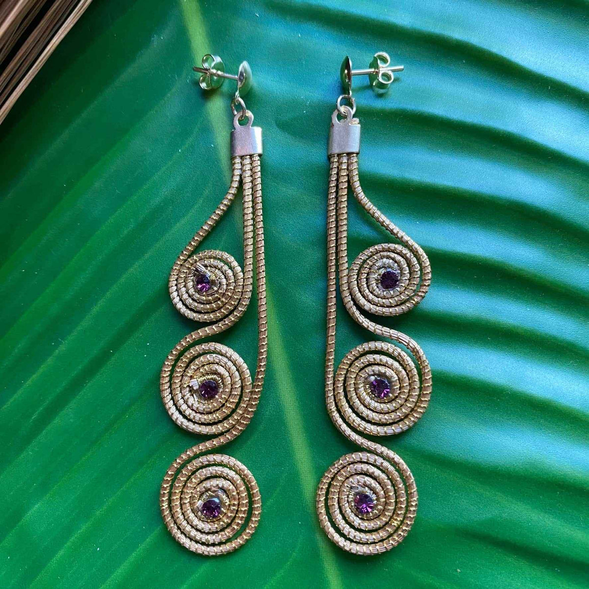 Brincos Capim Dourado 3 mandalas cristal ametista alinhados