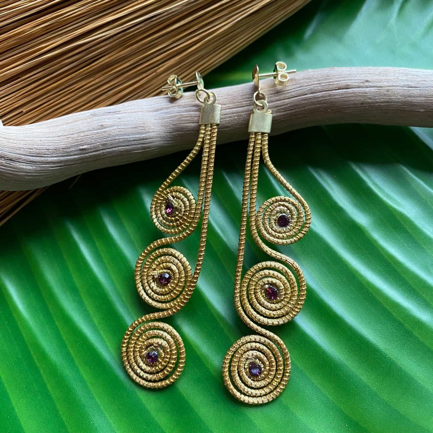 Boucles d'oreilles Capim Dourado 3 mandalas cristal améthyste alignés Boucles d'oreilles Artisan local travaillant le Capim Dourado dans l'état du Tocantins au centre-est du Brésil