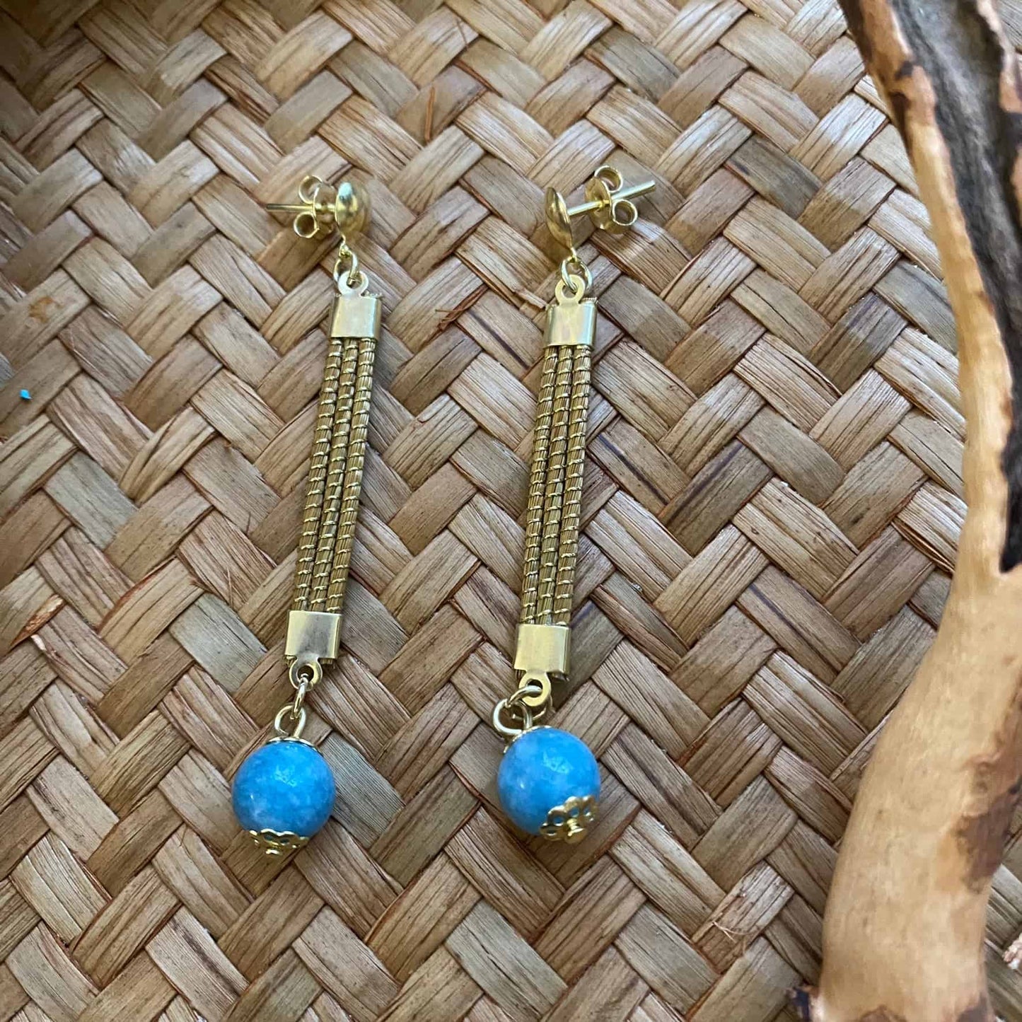 Boucles d'oreilles Capim Dourado lignes et pierre naturelle amazonite bleue Boucles d'oreilles Artisan local travaillant le Capim Dourado dans l'état du Tocantins au centre-est du Brésil