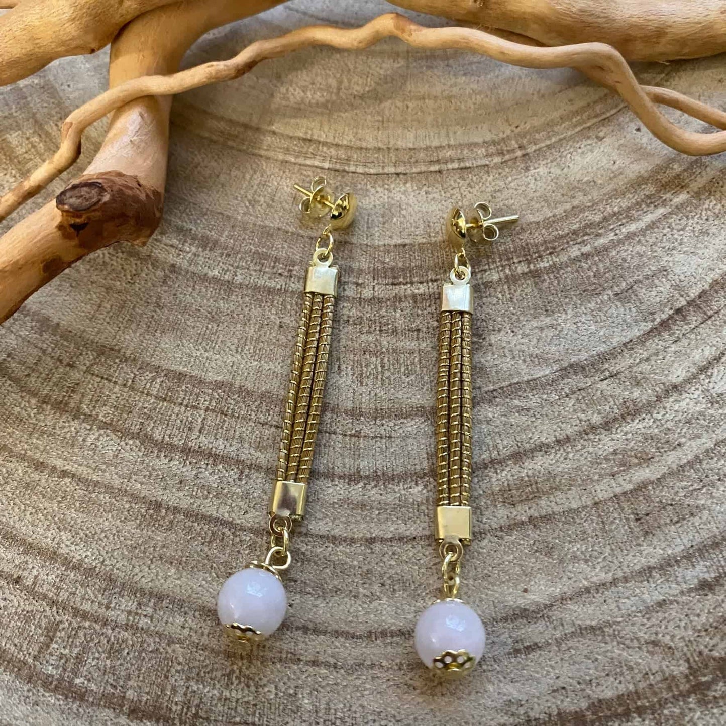 Boucles d'oreilles Capim Dourado lignes et pierre naturelle quartz rose Boucles d'oreilles Artisan local travaillant le Capim Dourado dans l'état du Tocantins au centre-est du Brésil