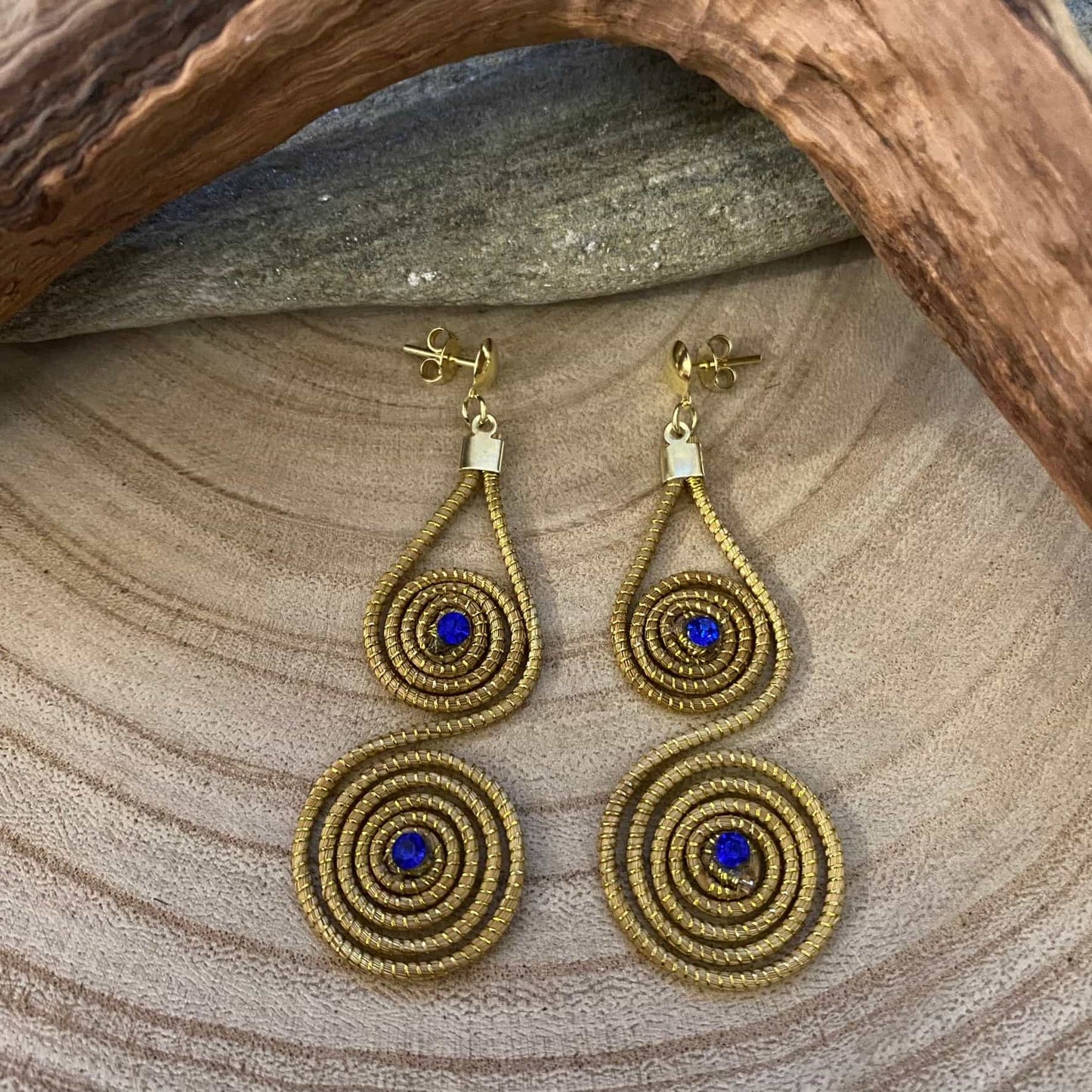 Boucles d'oreilles Capim Dourado mandalas cristal saphir Boucles d'oreilles Artisan local travaillant le Capim Dourado dans l'état du Tocantins au centre-est du Brésil