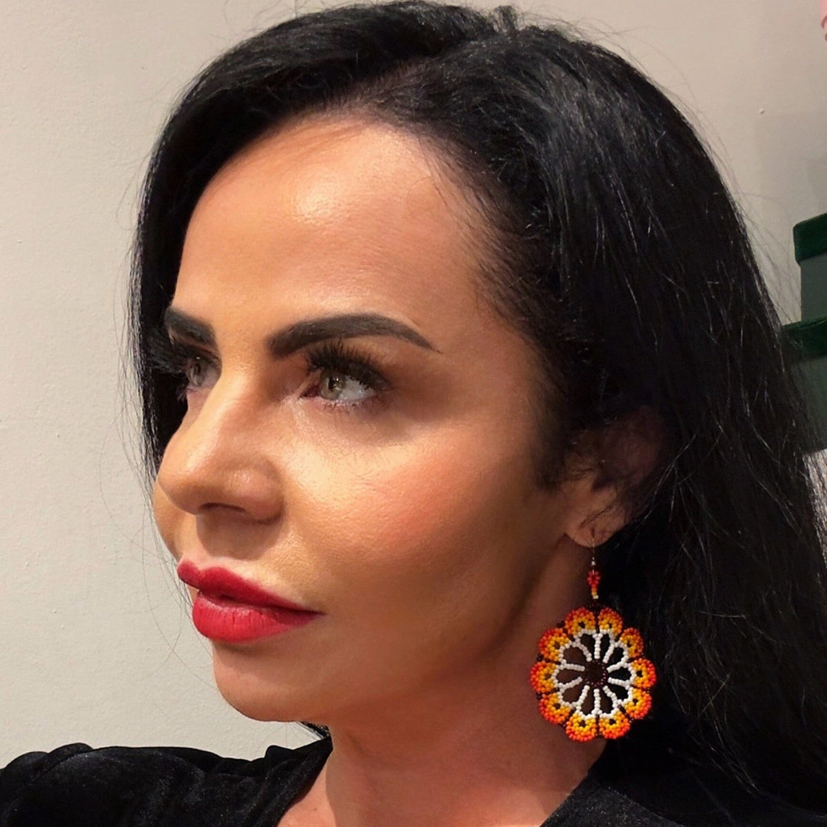 Brincos em contas de vidro (Miçanga) - Flor vermelho laranja branco