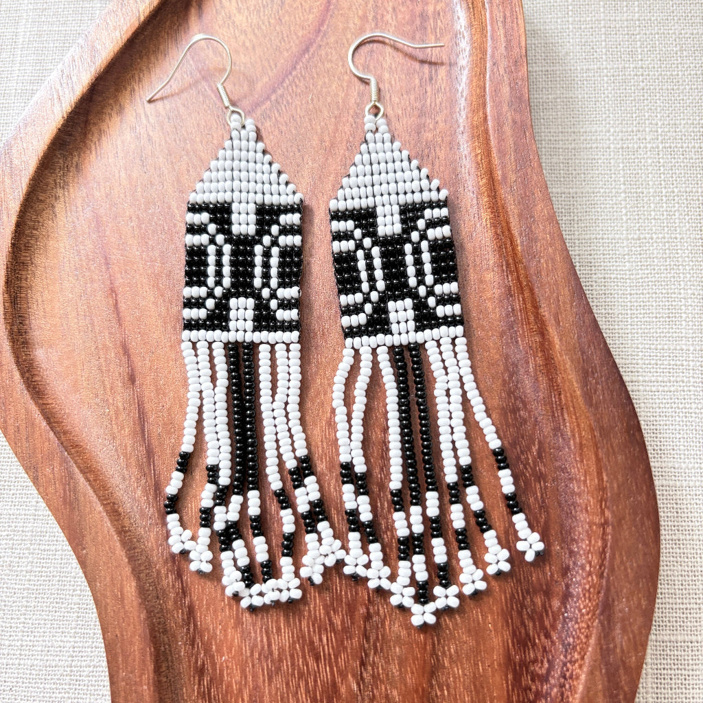 boucles oreilles graphisme blanc
