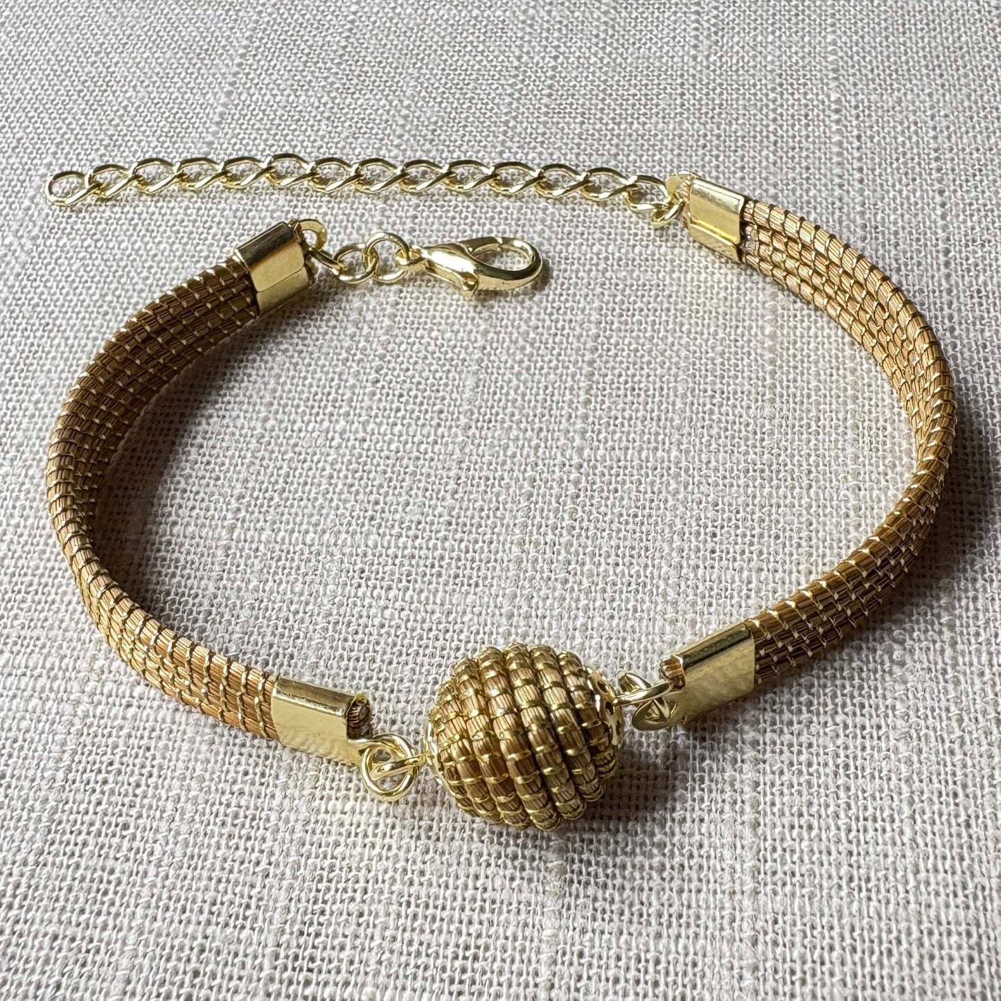 Bracelet Capim Dourado - 1 boule Bracelet Artisan local travaillant le Capim Dourado dans l'état du Tocantins au centre-est du Brésil