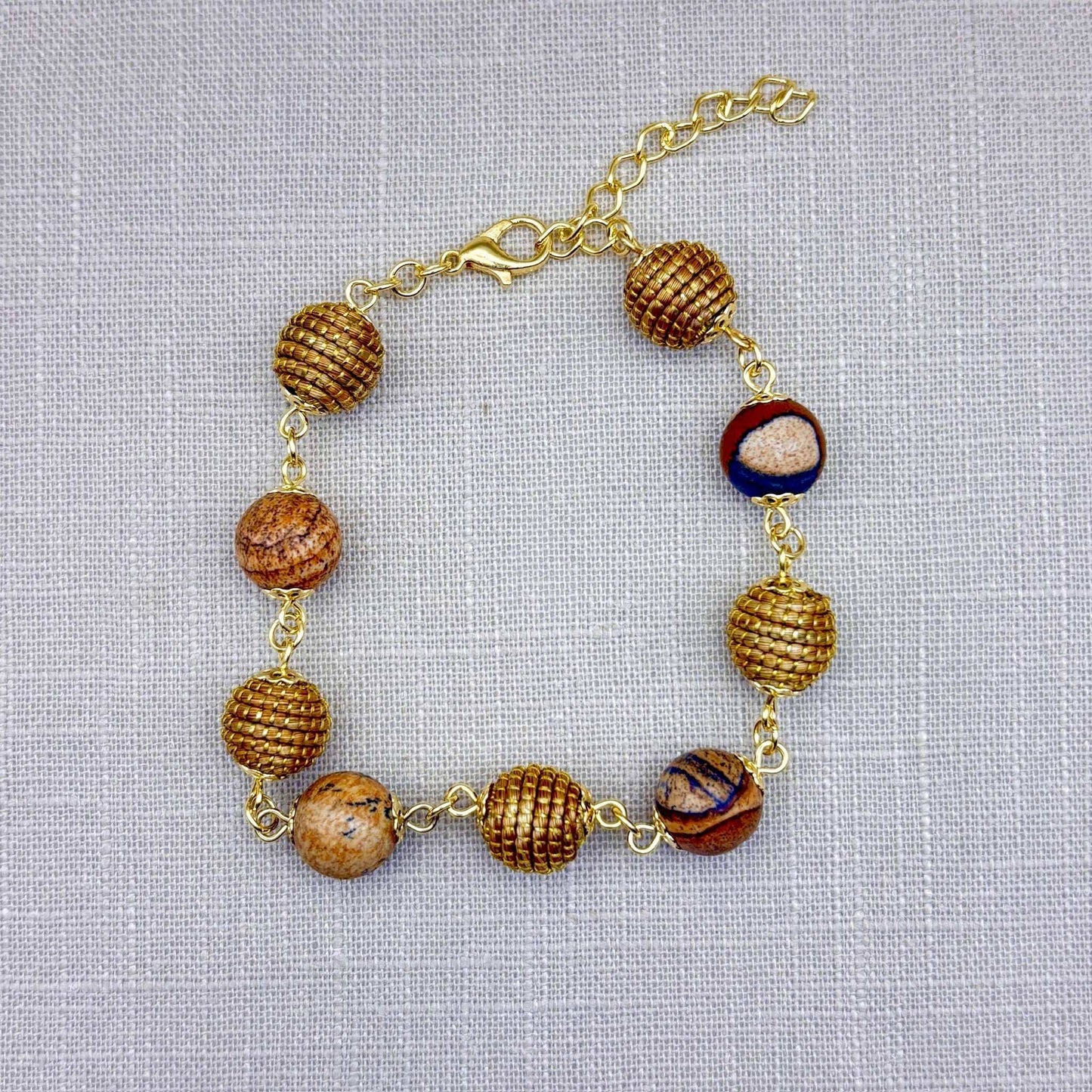 Bracelet Capim Dourado - boules et pierres naturelles Jaspe bois Bracelet Artisan local travaillant le Capim Dourado dans l'état du Tocantins au centre-est du Brésil