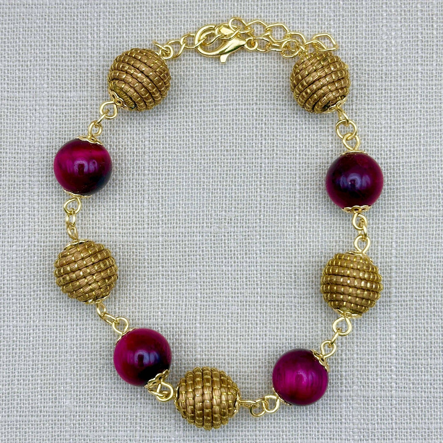 Bracelet Capim Dourado - boules et pierres naturelles Oeil de Tigre Rubis Bracelet Artisan local travaillant le Capim Dourado dans l'état du Tocantins au centre-est du Brésil