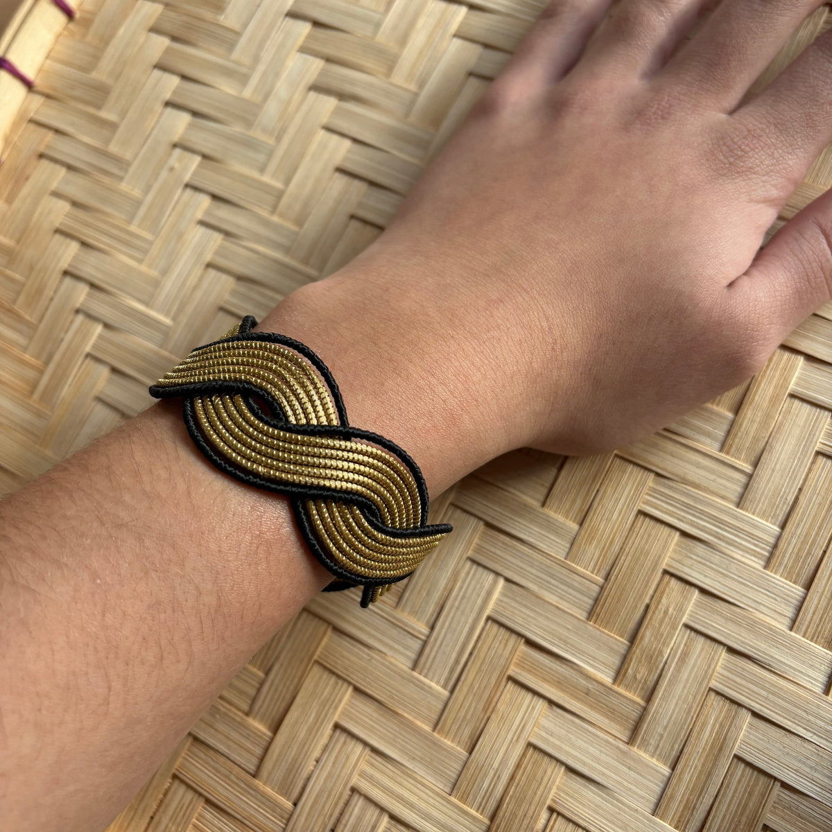 Bracelet Capim Dourado - fibre buriti noir et fermoir mandala