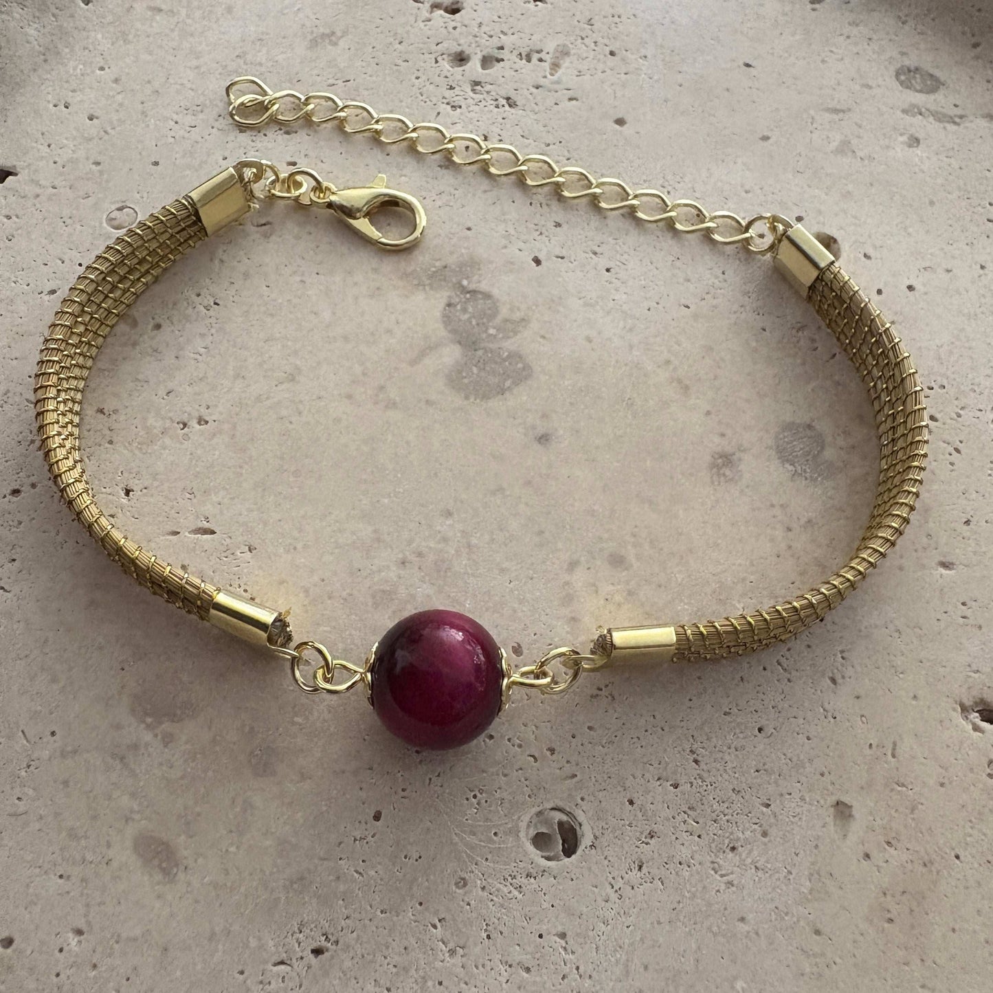 Bracelet Capim Dourado - pierre naturelle Oeil de tigre rubis Bracelet Artisan local travaillant le Capim Dourado dans l'état du Tocantins au centre-est du Brésil