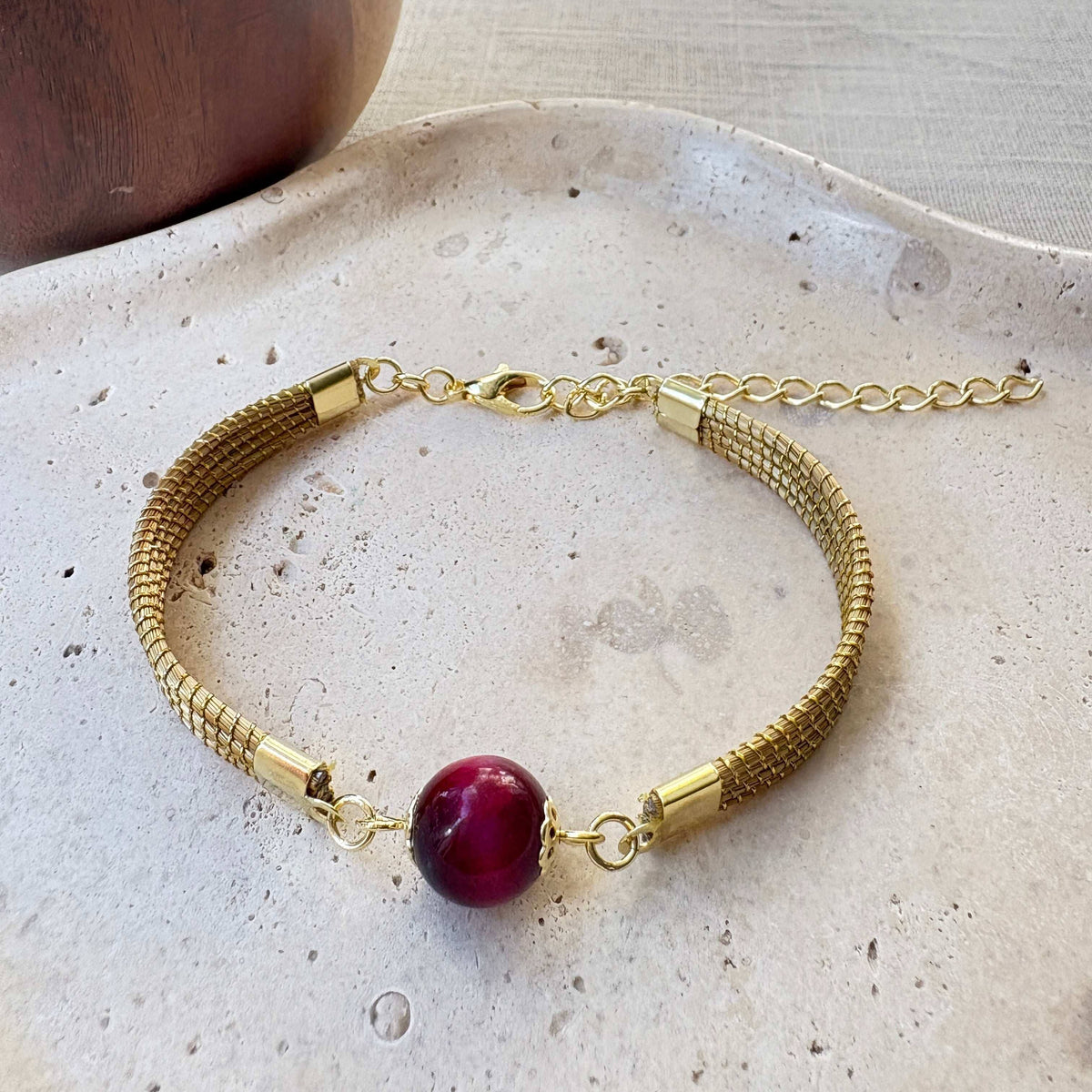 Pulseira Capim Dourado - pedra natural Olho-de-tigre rubi